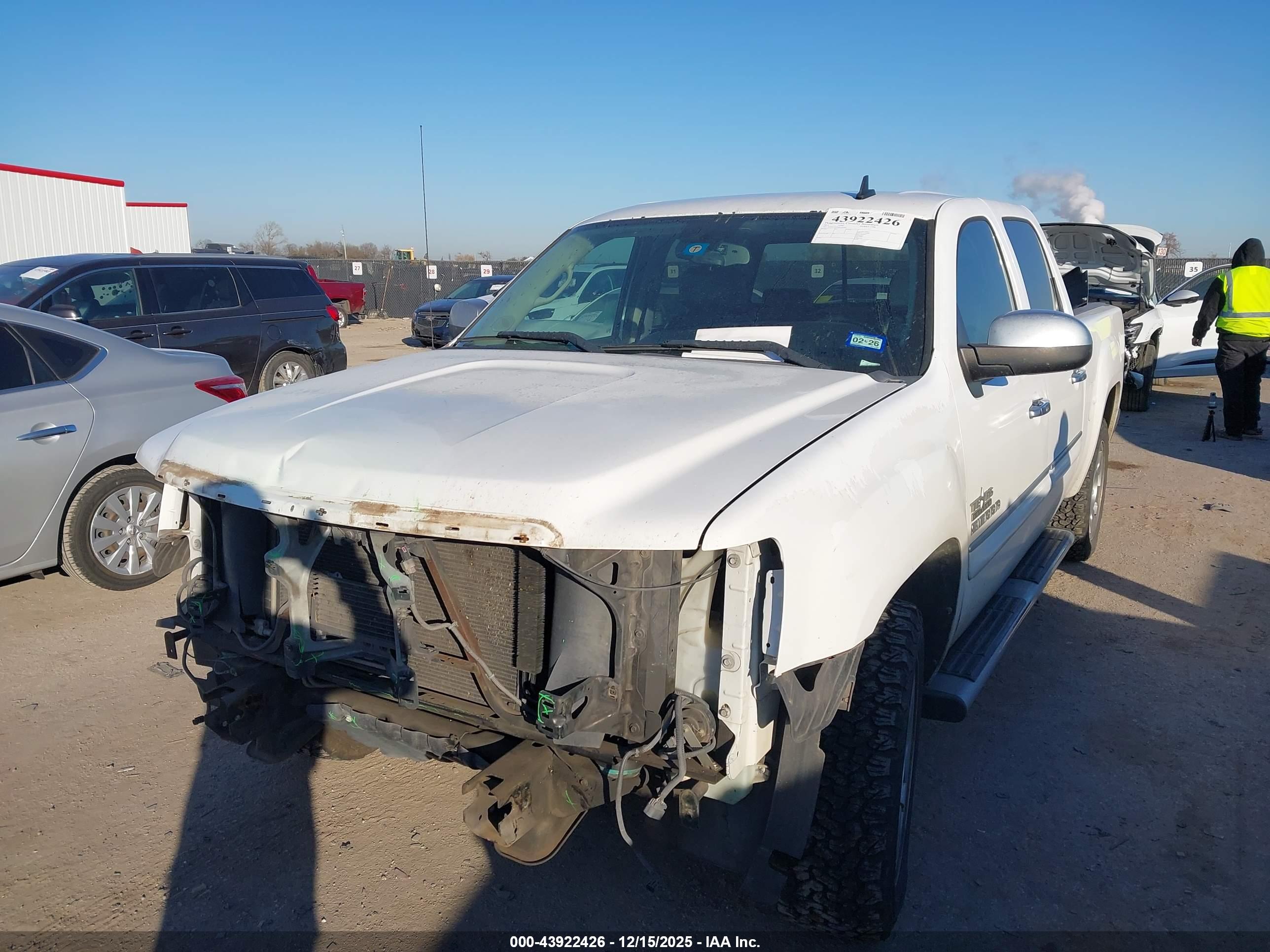 GMC SIERRA image 2