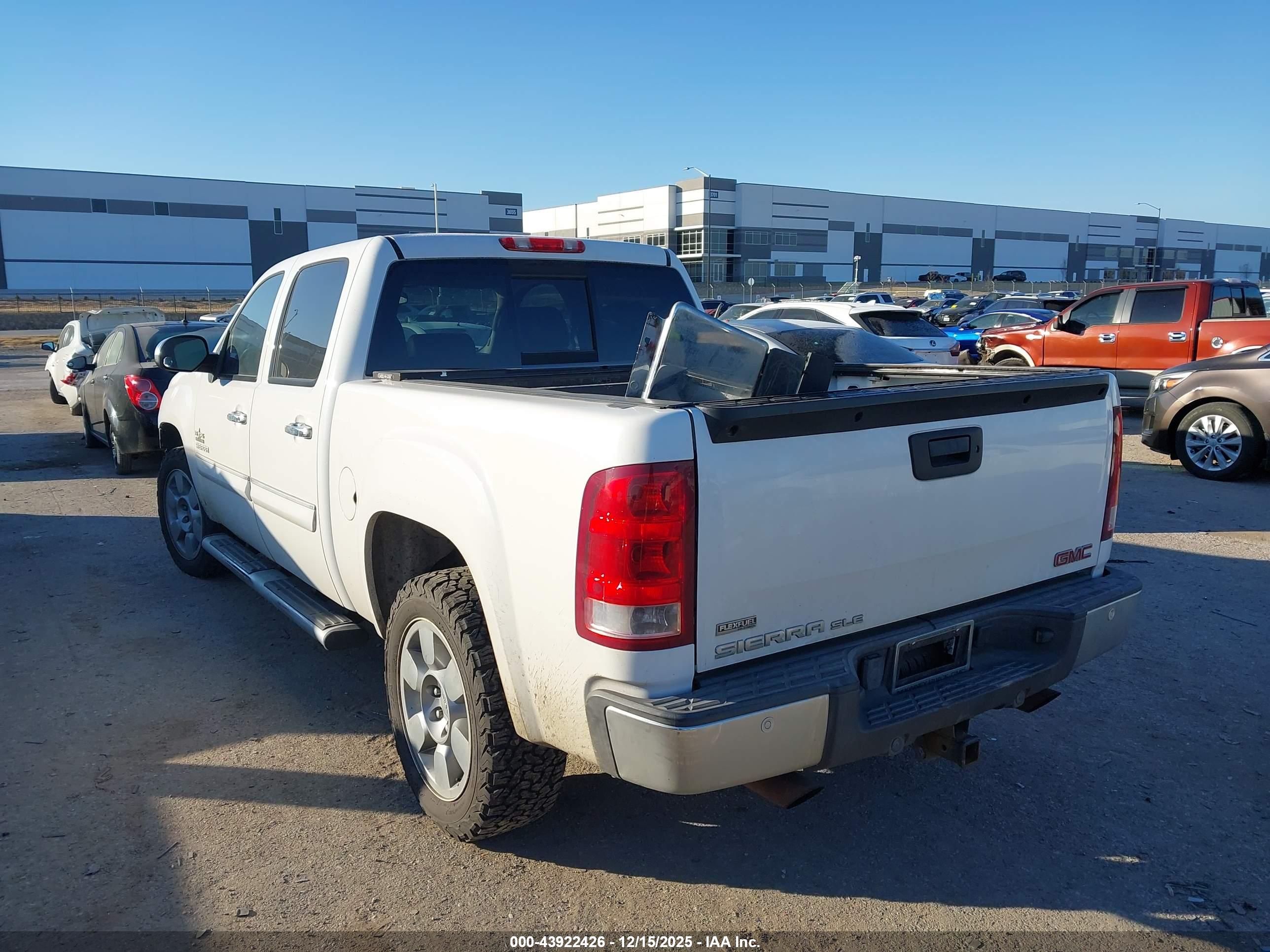 GMC SIERRA image 3