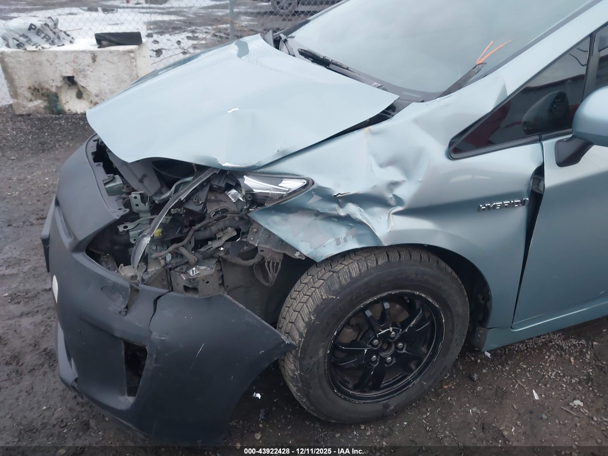 TOYOTA PRIUS image 6