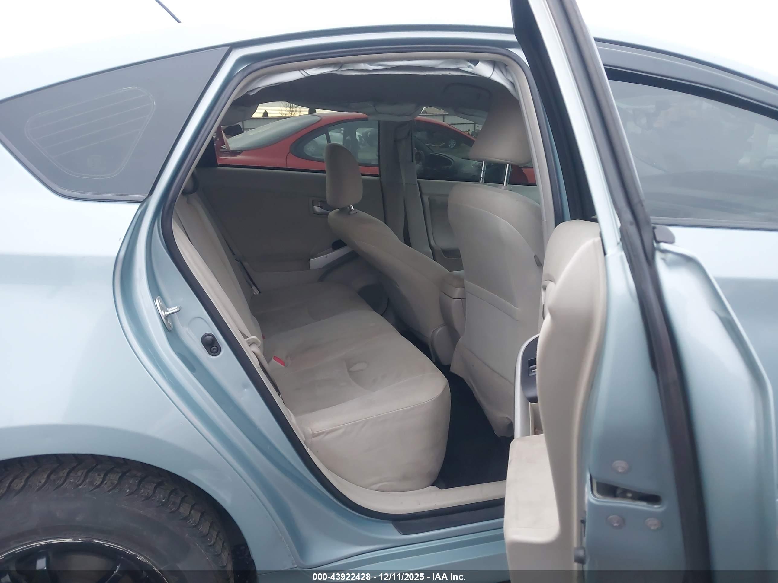 TOYOTA PRIUS image 8