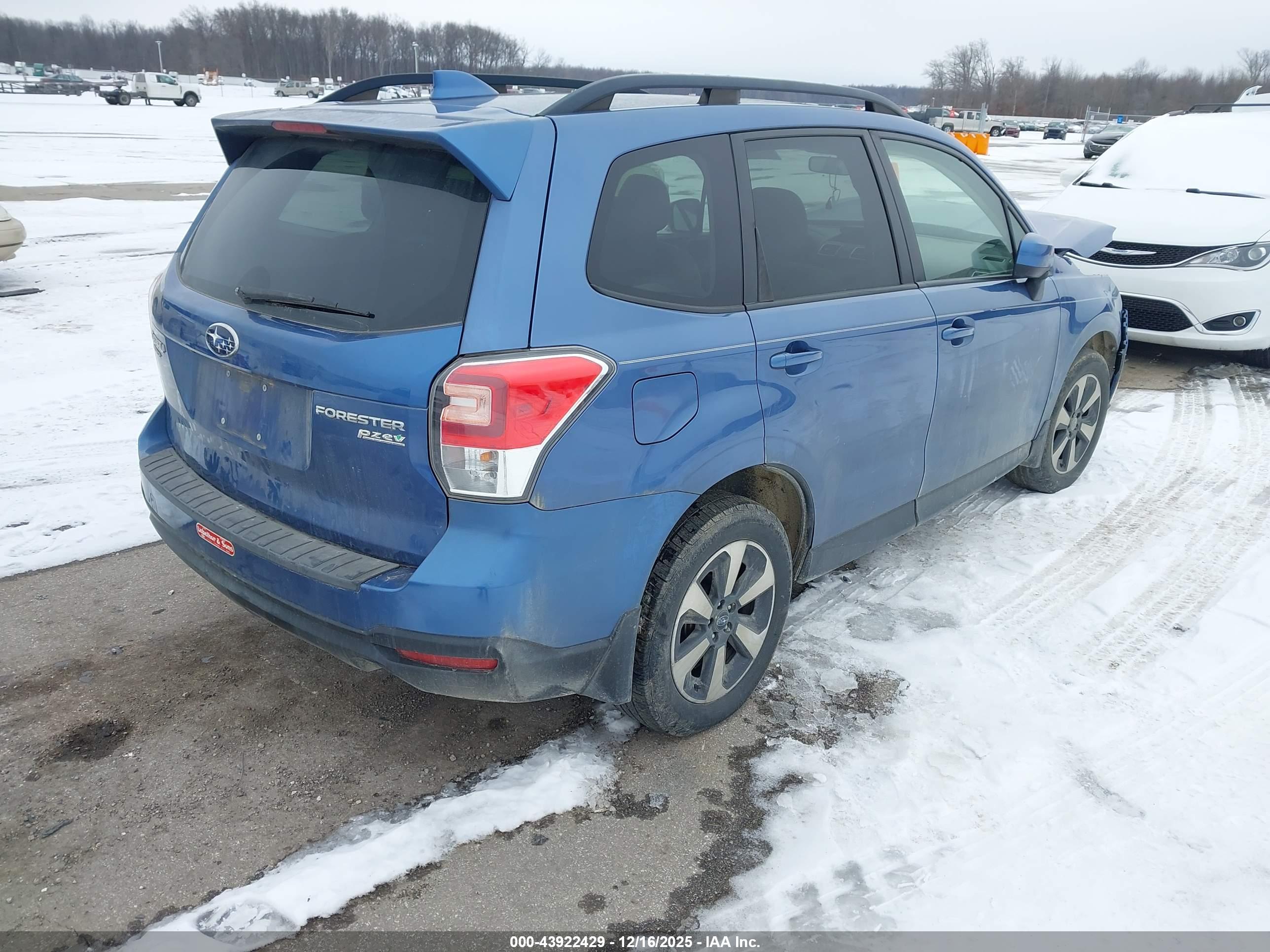 SUBARU FORESTER image 4