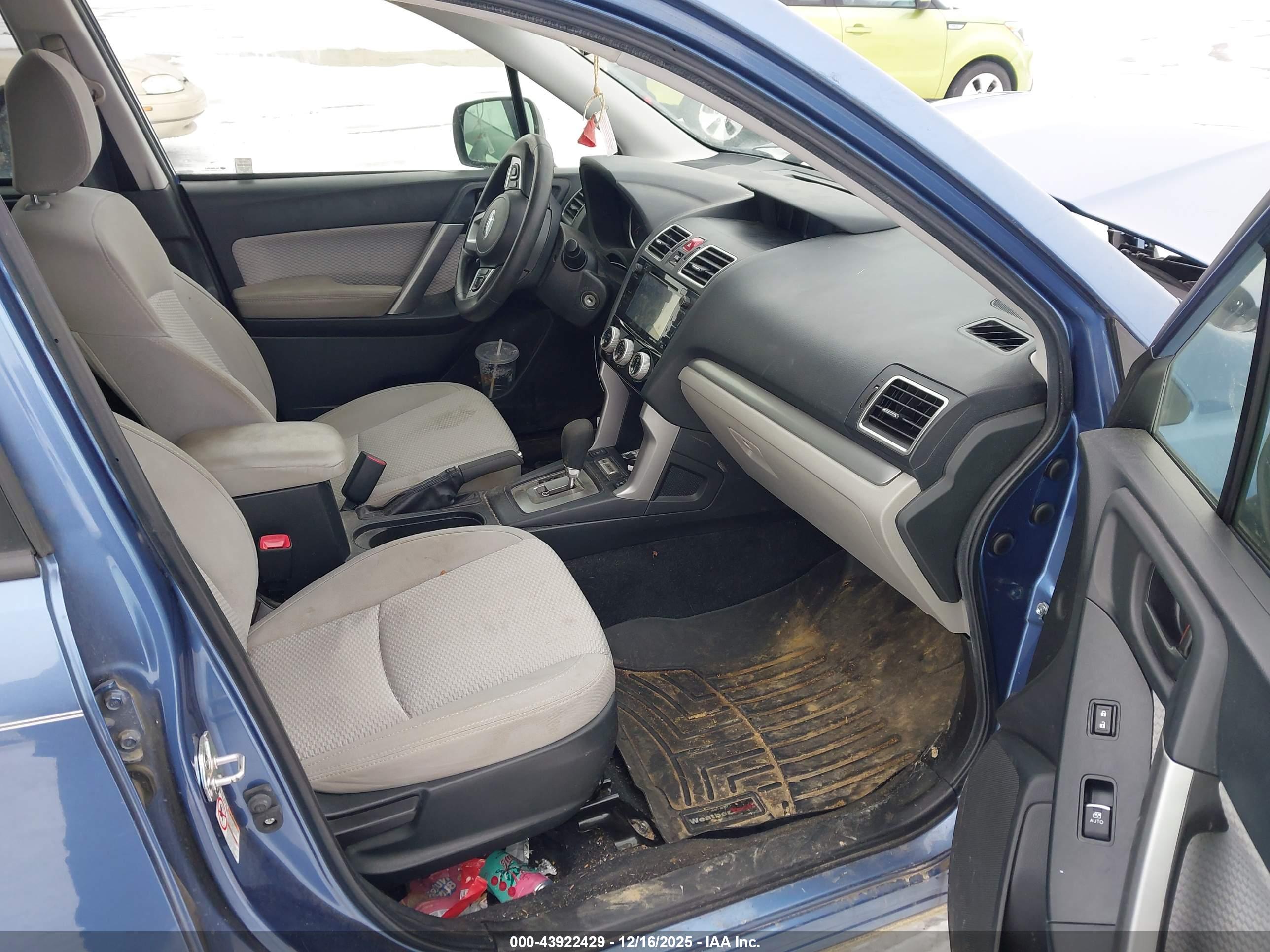 SUBARU FORESTER image 5