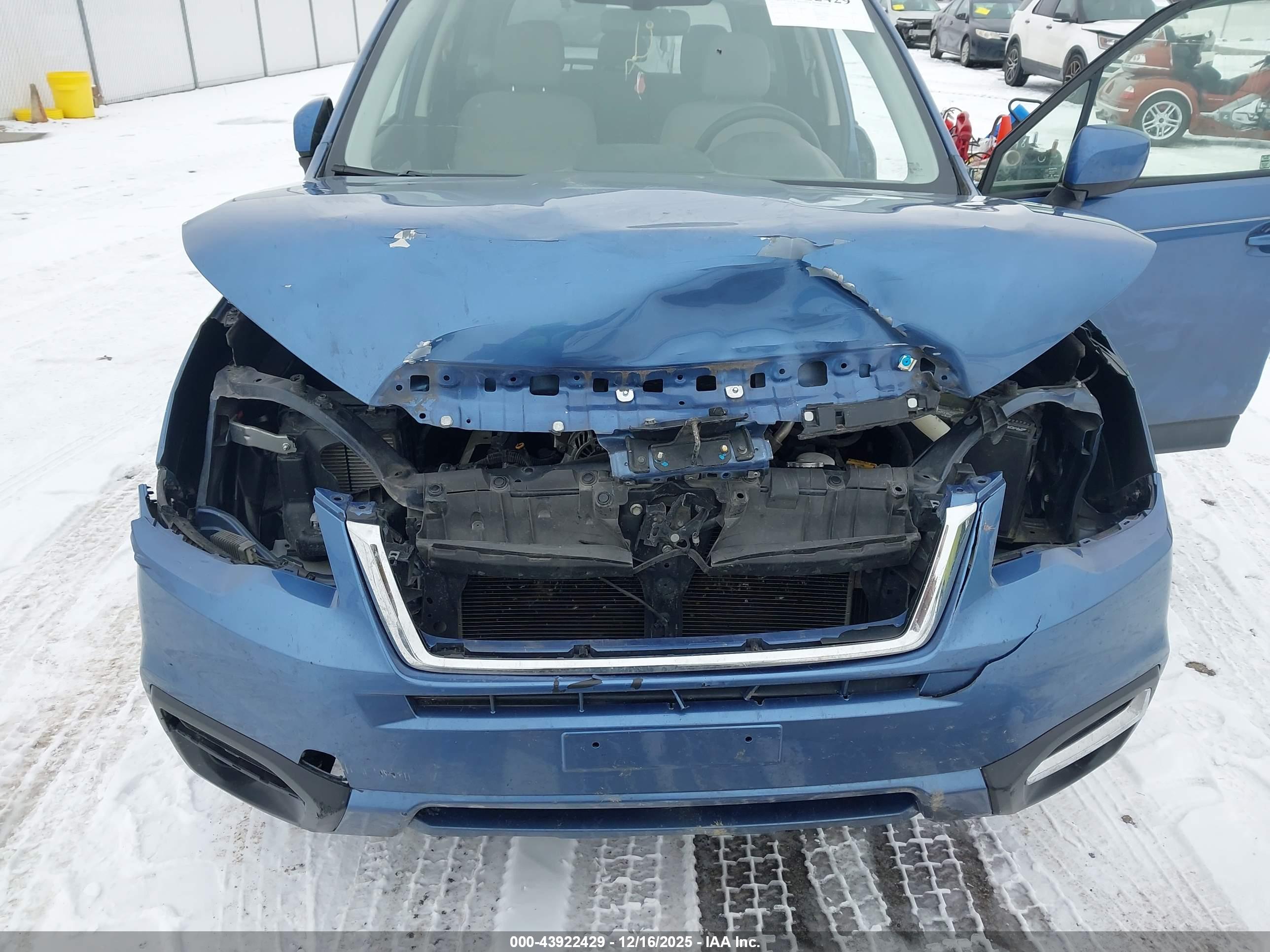 SUBARU FORESTER image 6