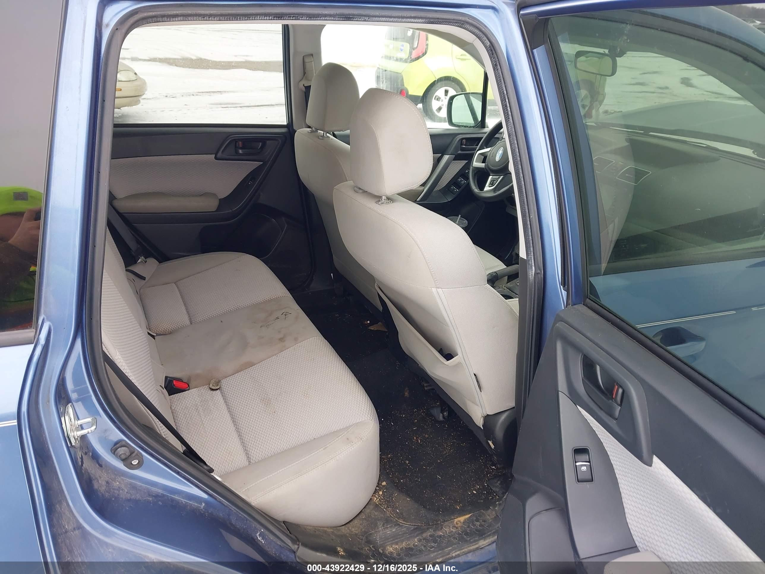SUBARU FORESTER image 8