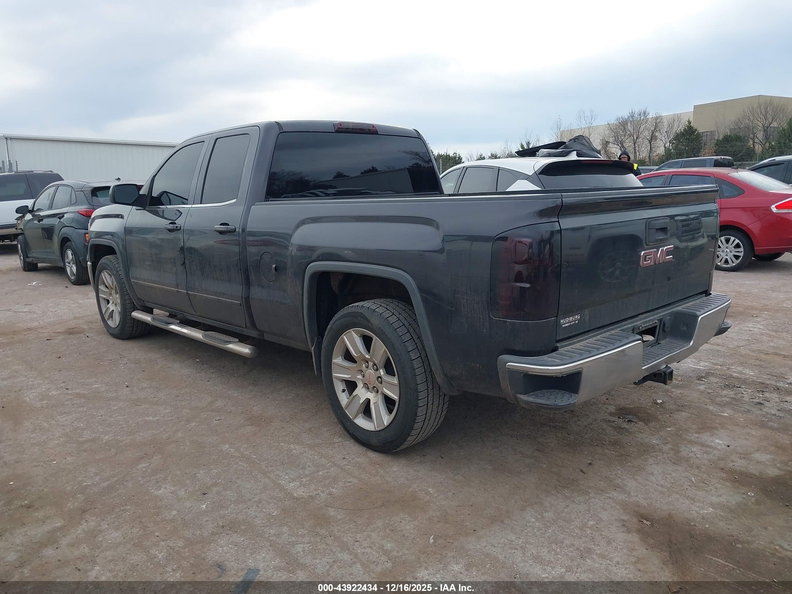 GMC SIERRA image 3