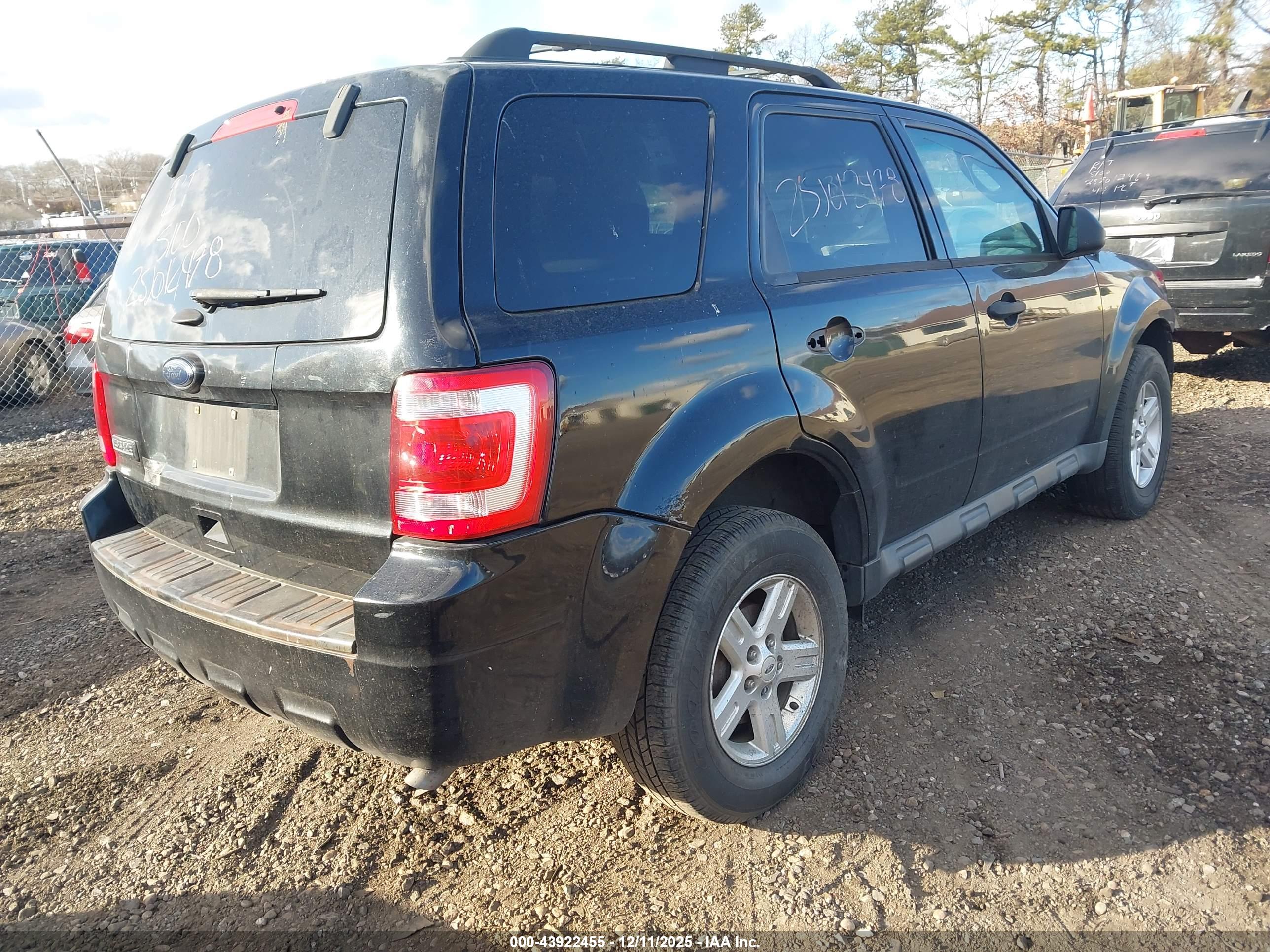 FORD ESCAPE image 4