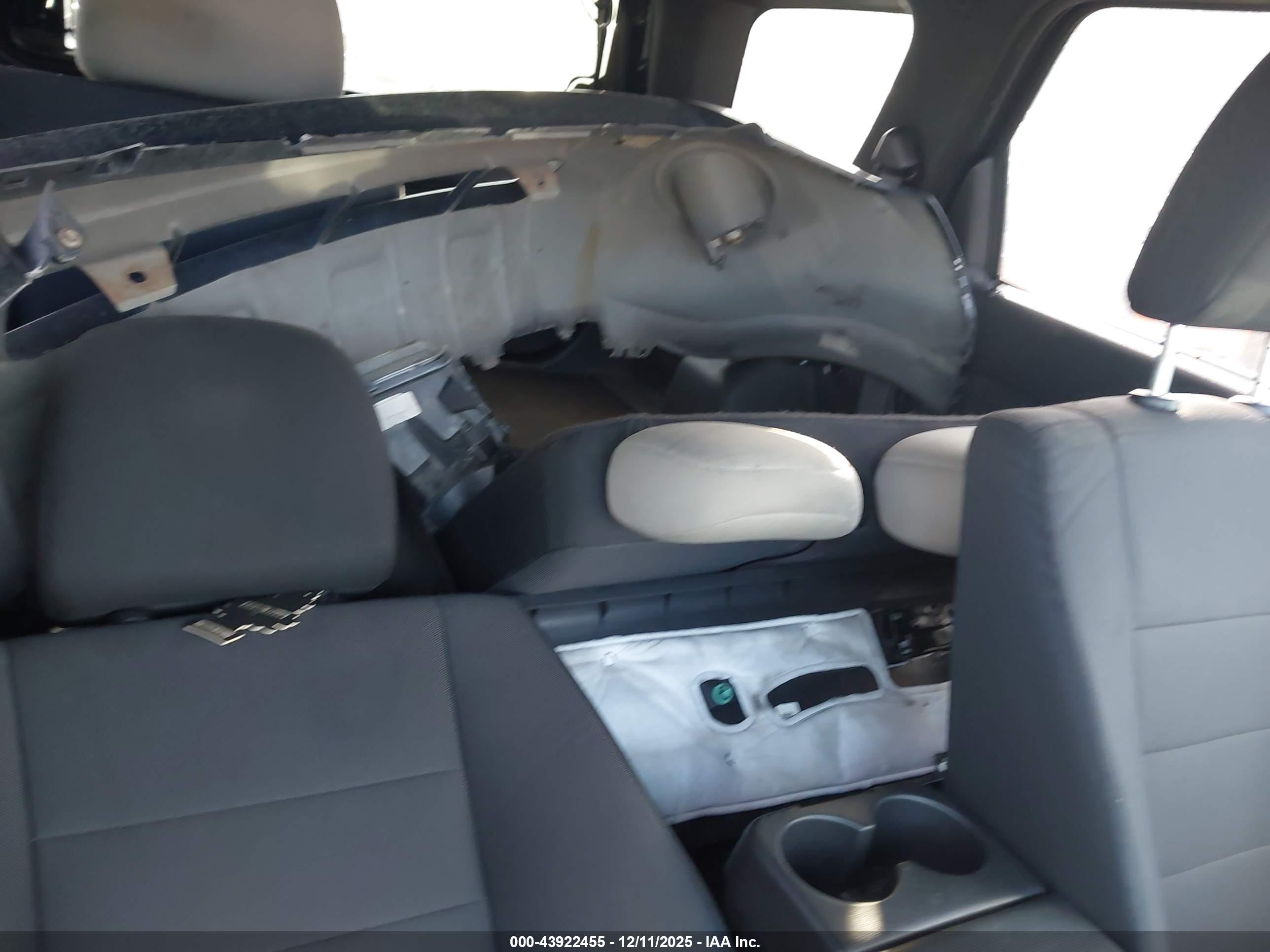 FORD ESCAPE image 8