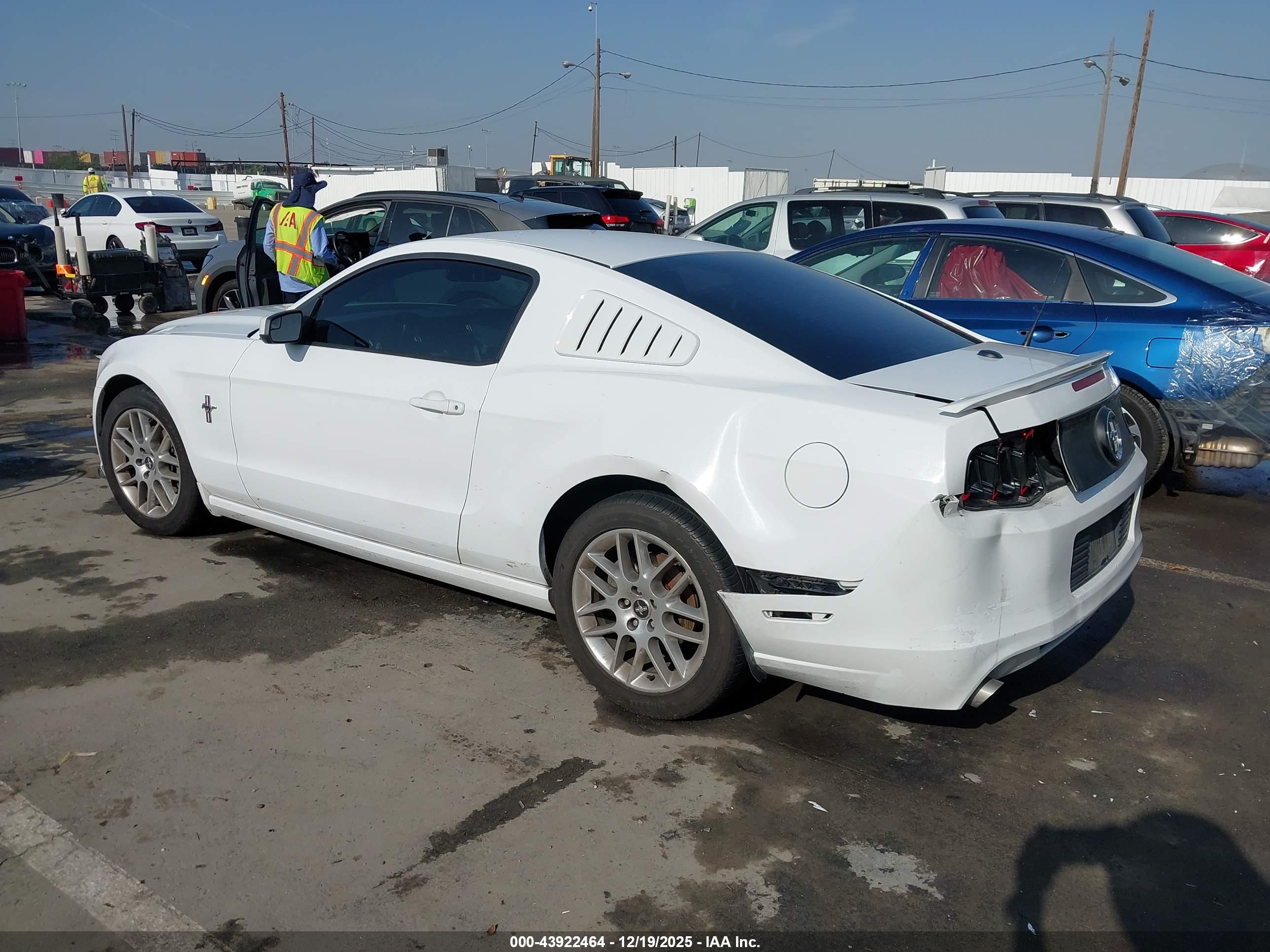 FORD MUSTANG image 3