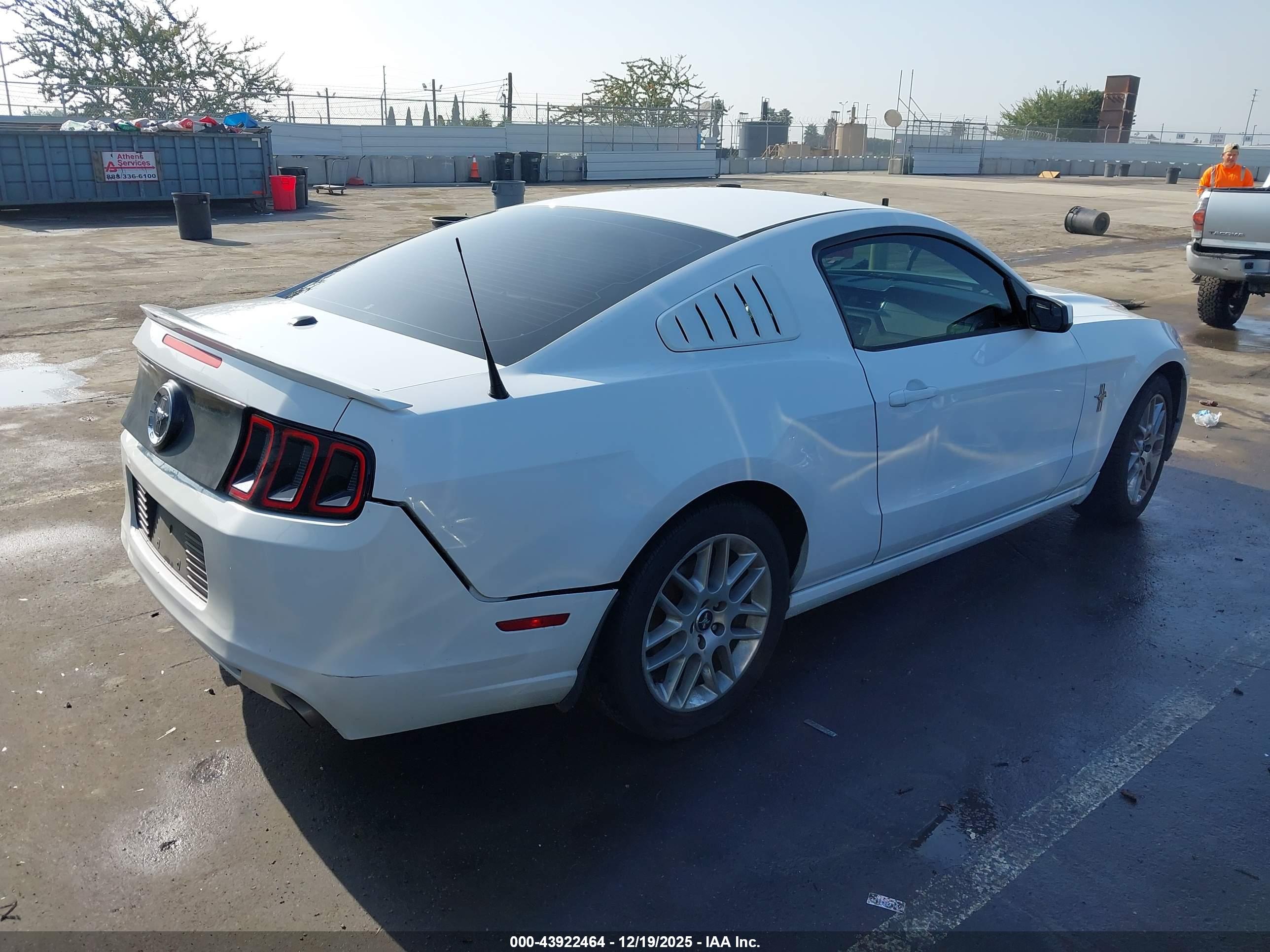 FORD MUSTANG image 4