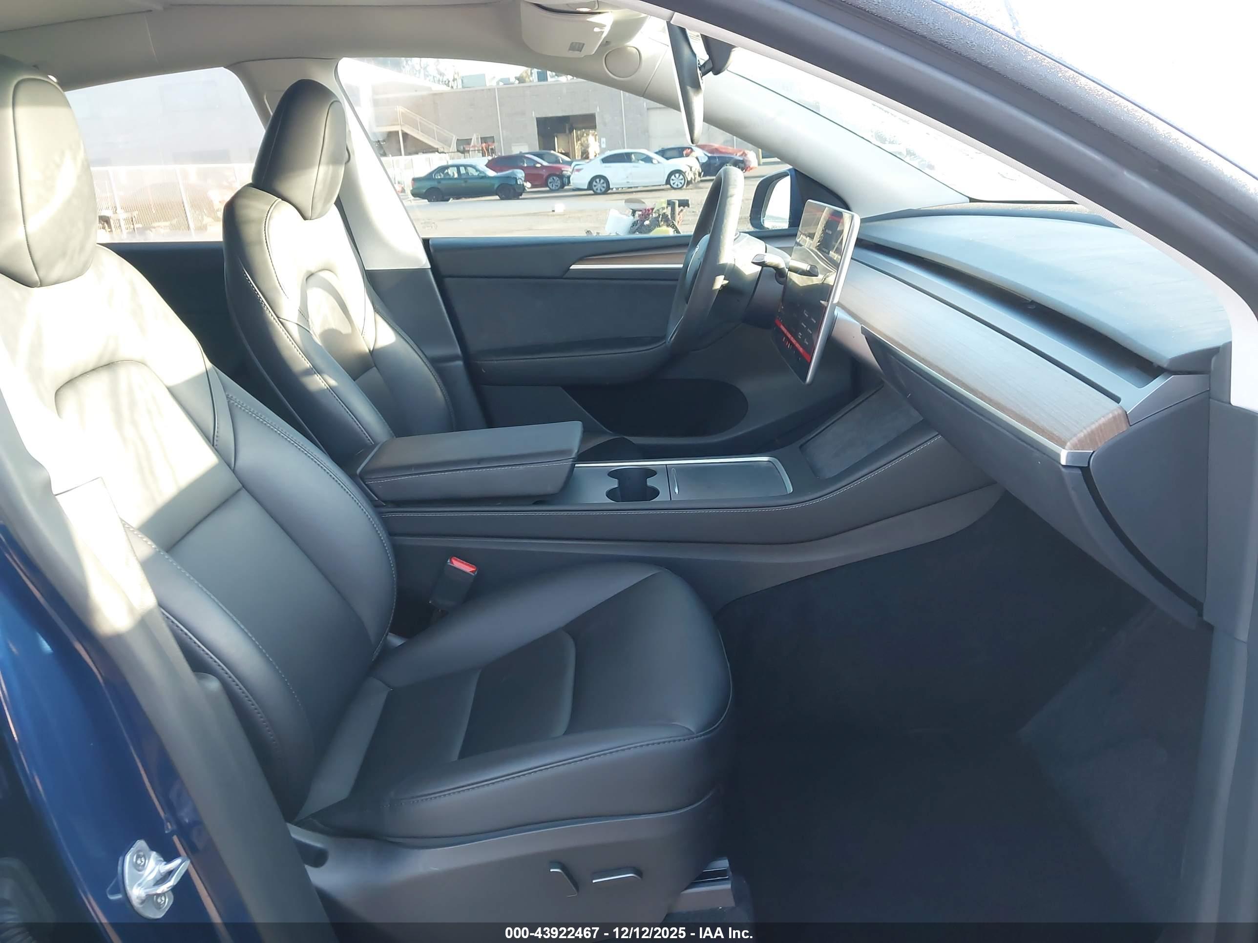 TESLA MODEL image 5
