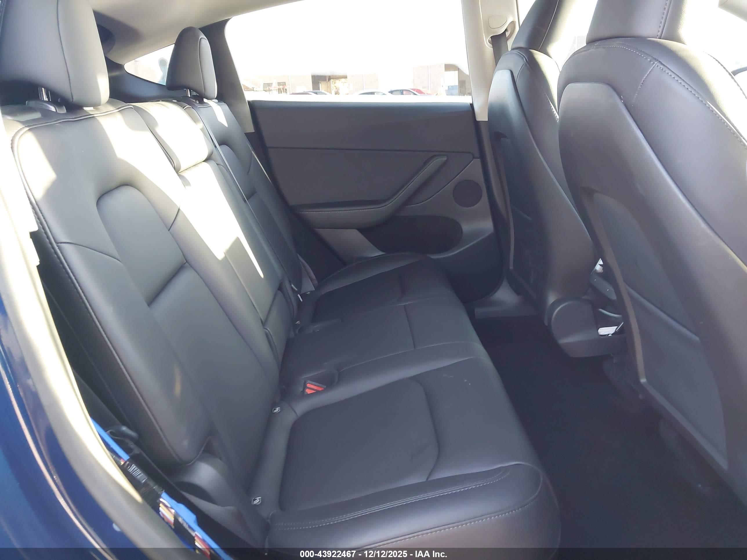 TESLA MODEL image 8