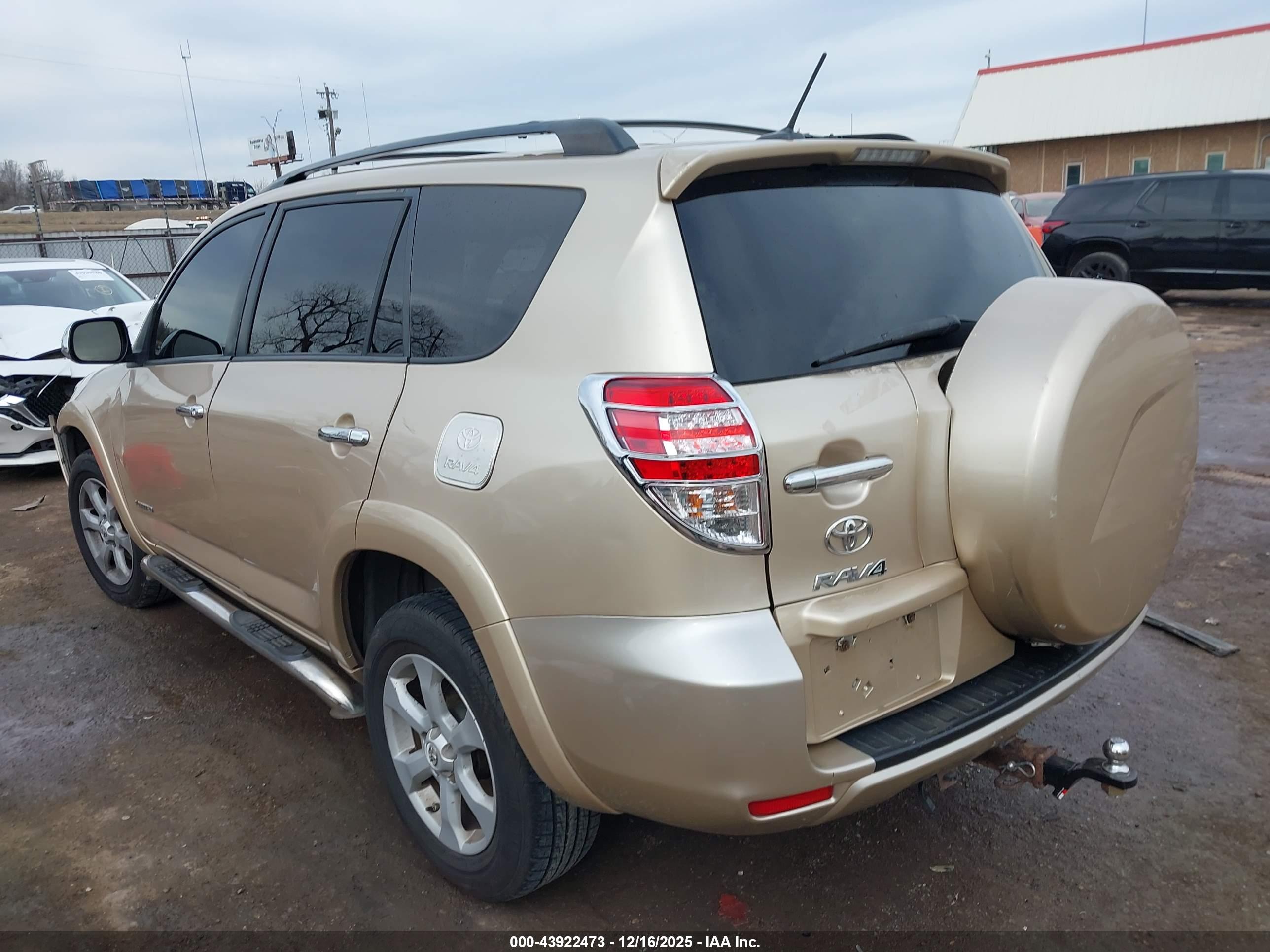TOYOTA RAV4 image 3