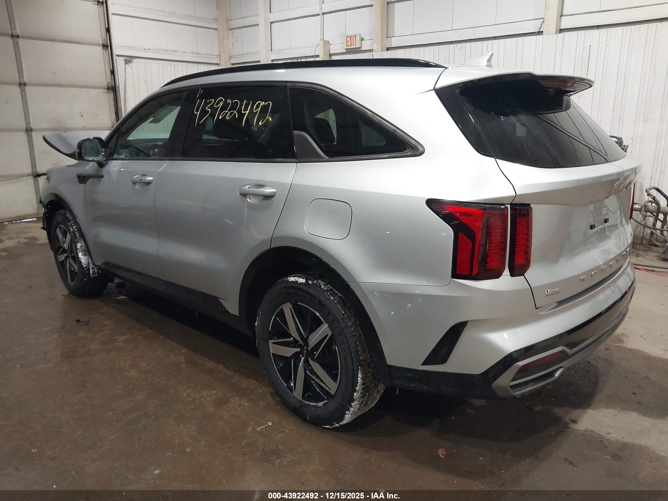 KIA SORENTO image 3
