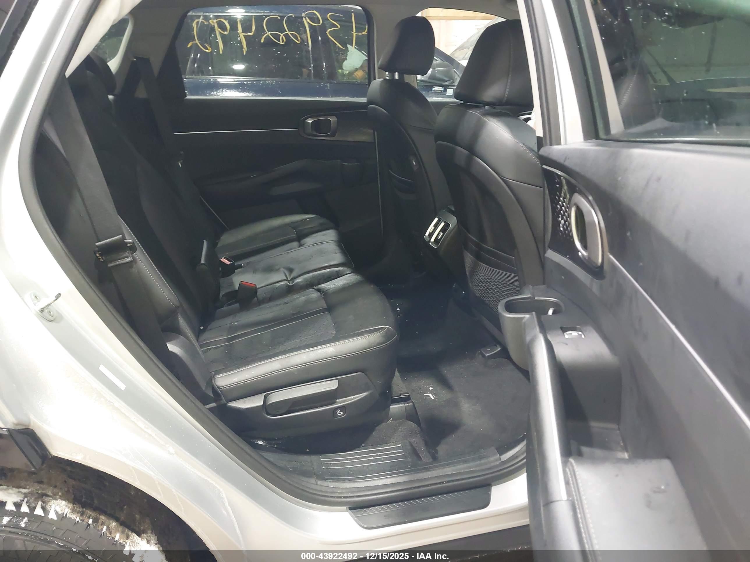 KIA SORENTO image 8