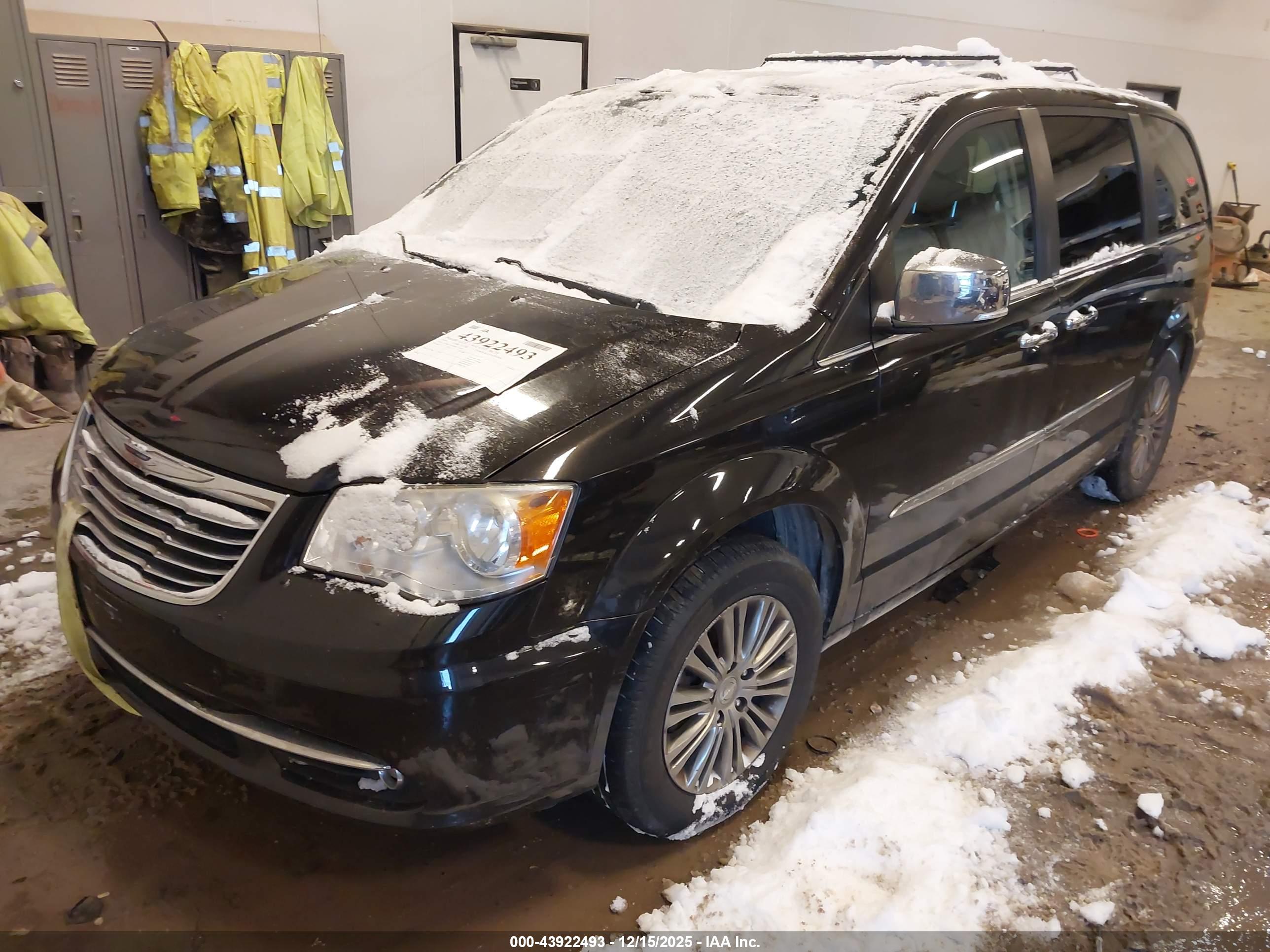CHRYSLER TOWN image 2
