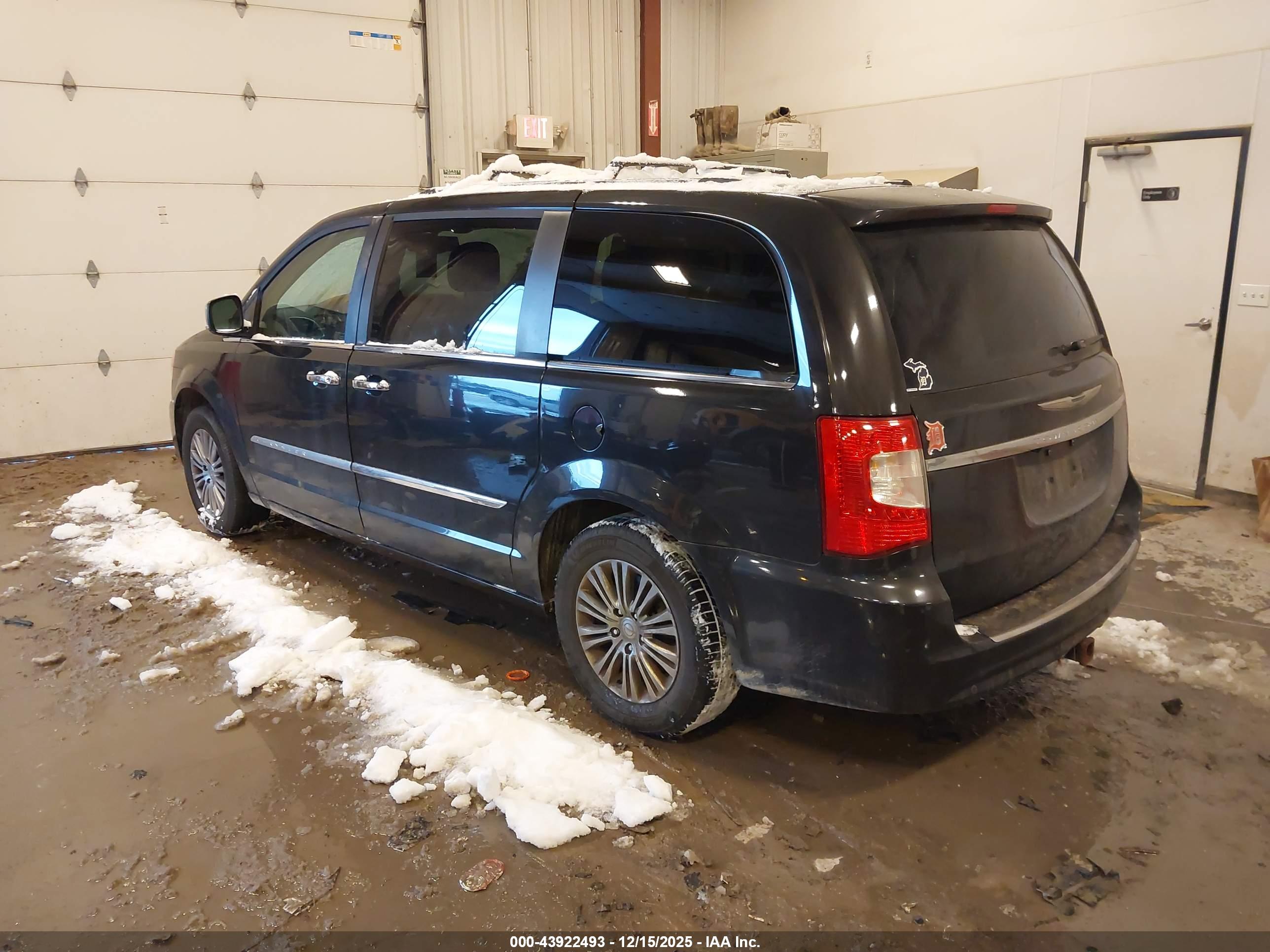CHRYSLER TOWN image 3