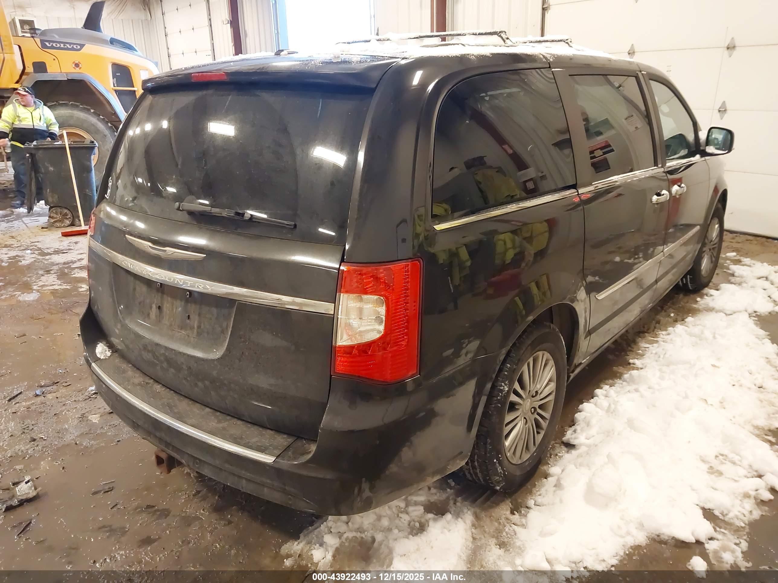 CHRYSLER TOWN image 4
