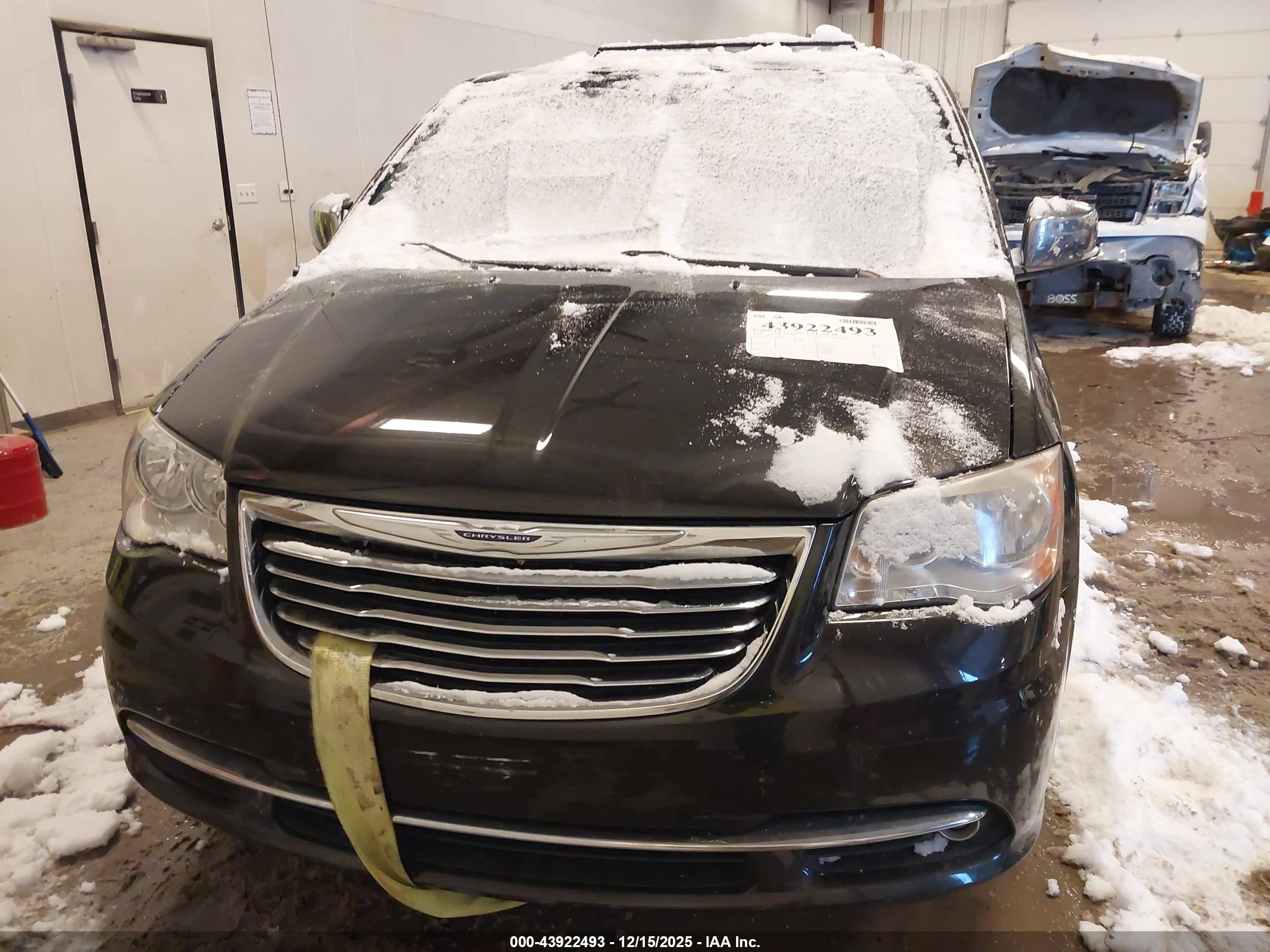 CHRYSLER TOWN image 6