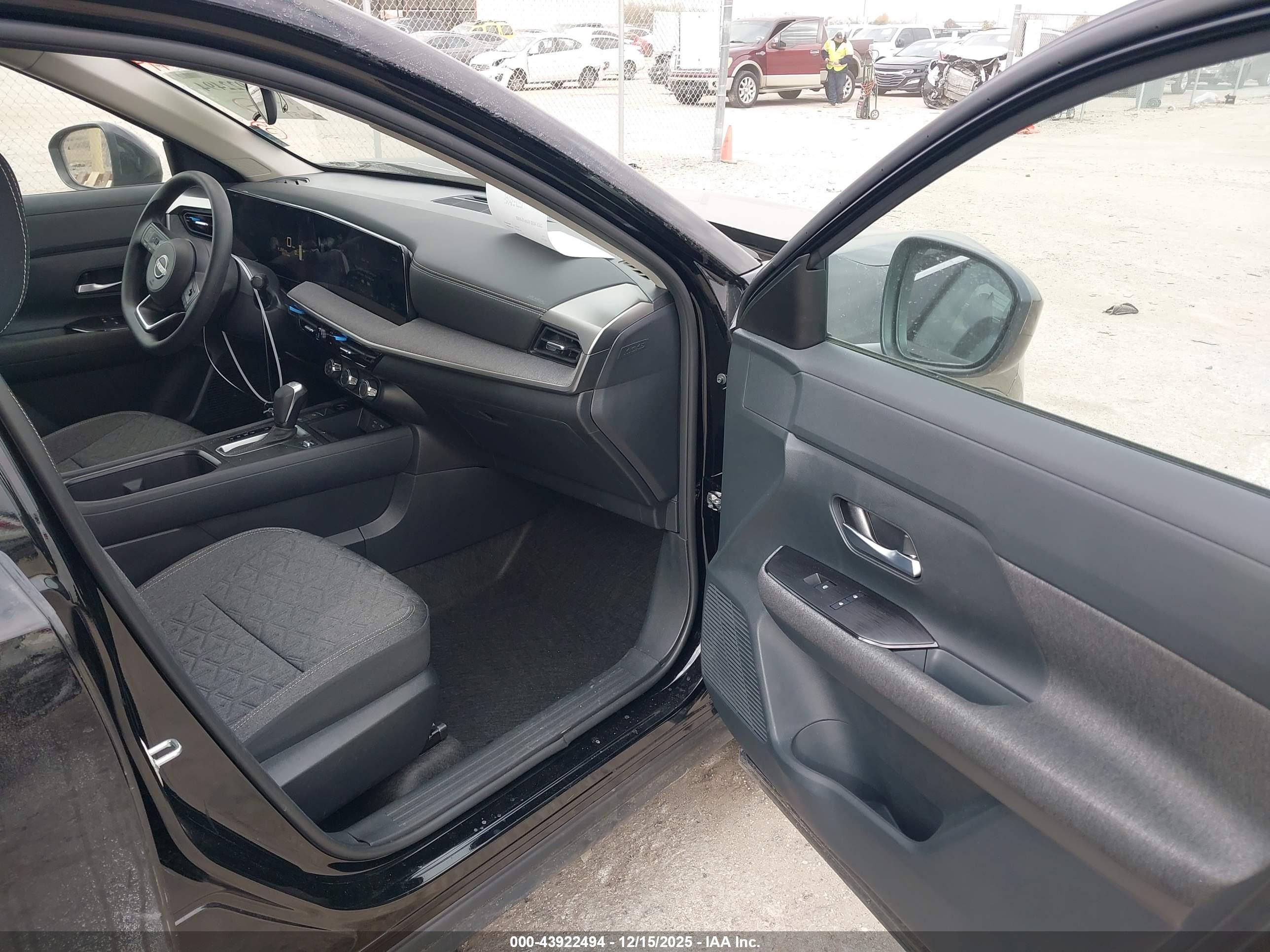 NISSAN KICKS image 5
