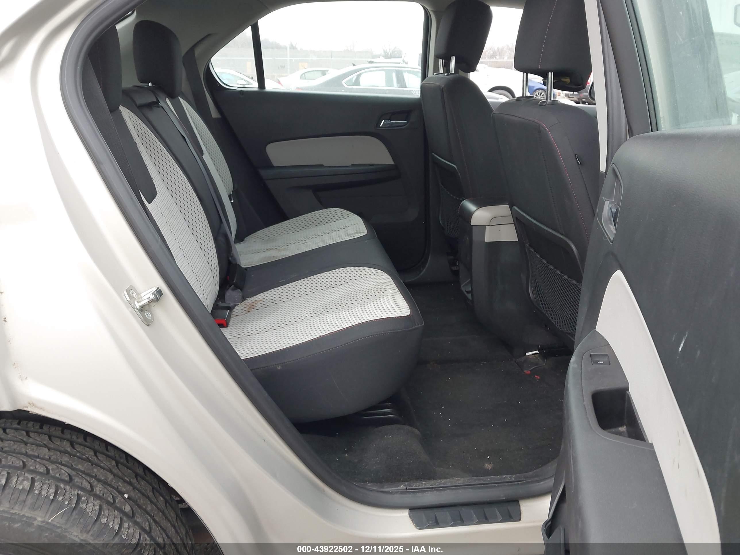 CHEVROLET EQUINOX image 8