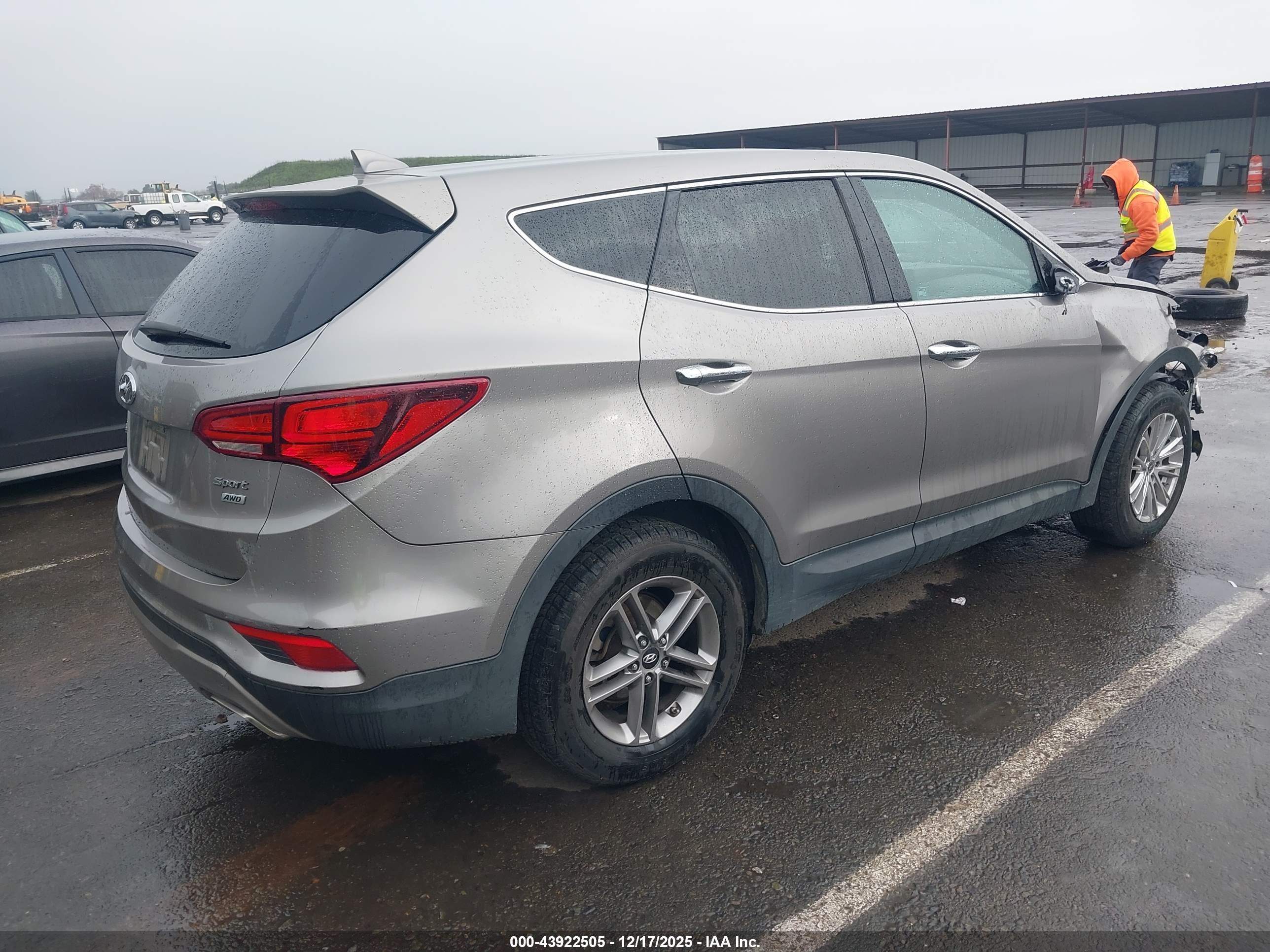 HYUNDAI SANTA image 4