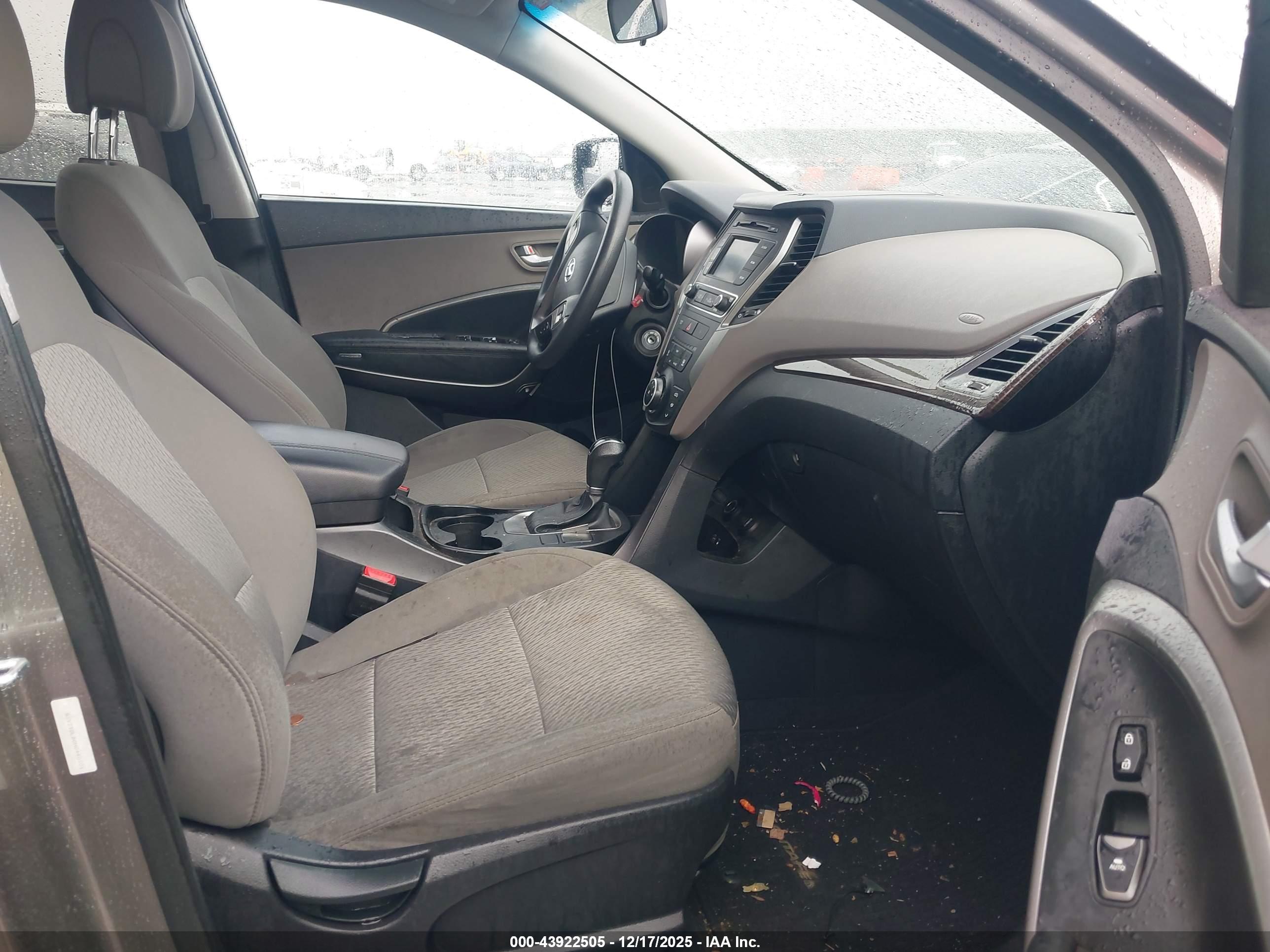 HYUNDAI SANTA image 5
