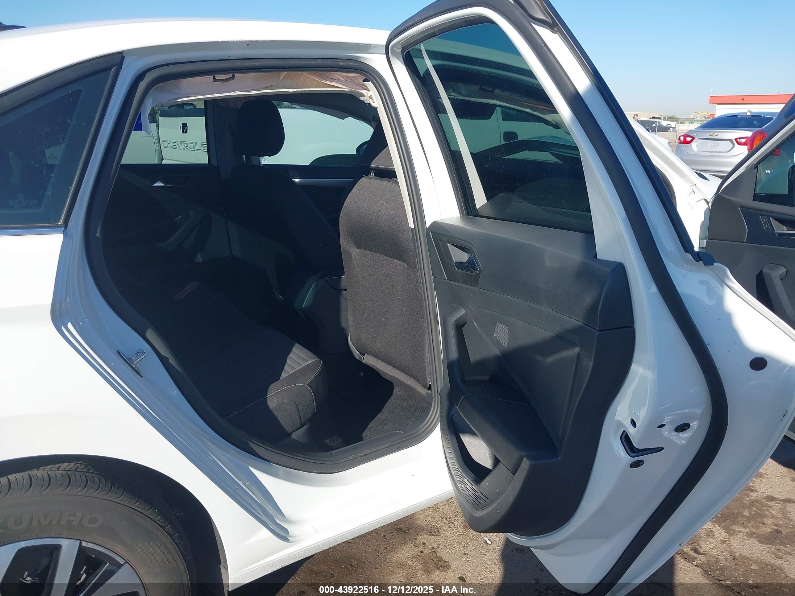 VOLKSWAGEN JETTA image 8