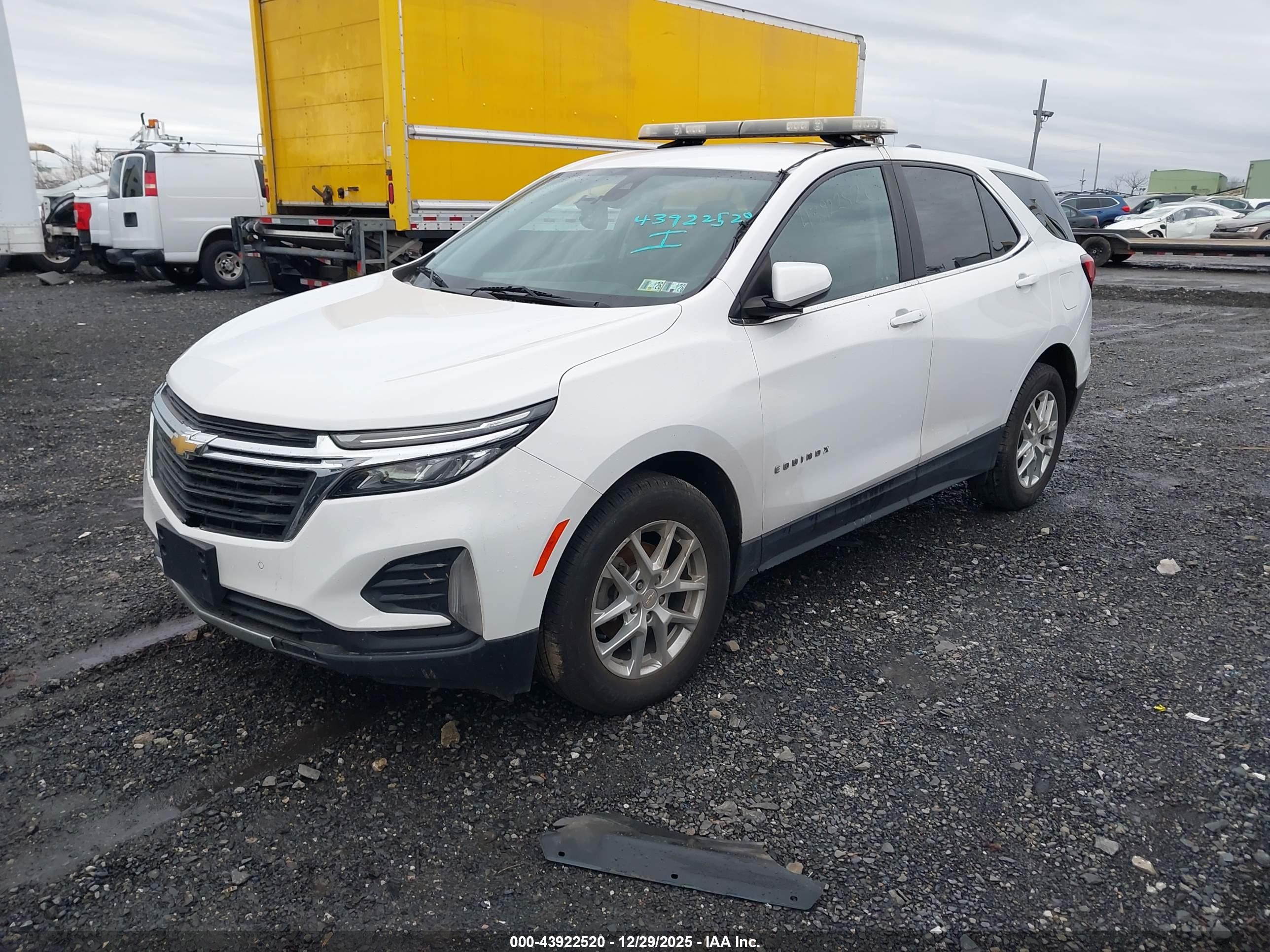 CHEVROLET EQUINOX image 2