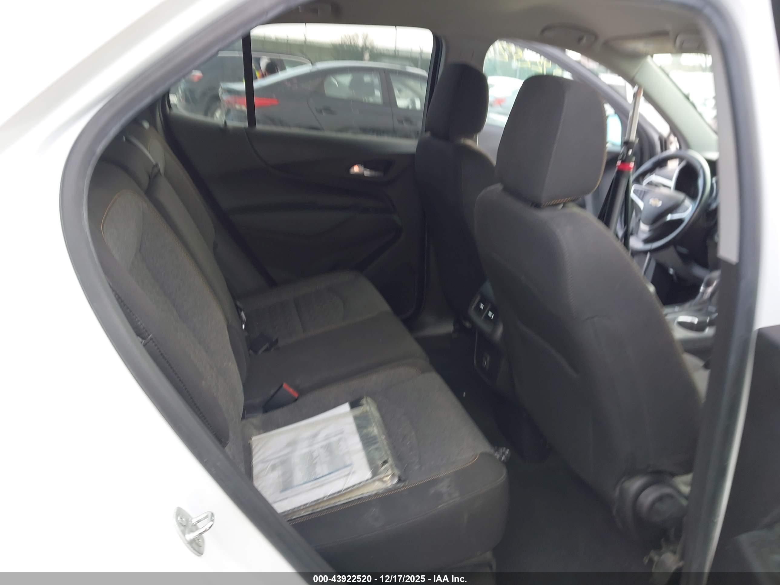 CHEVROLET EQUINOX image 8