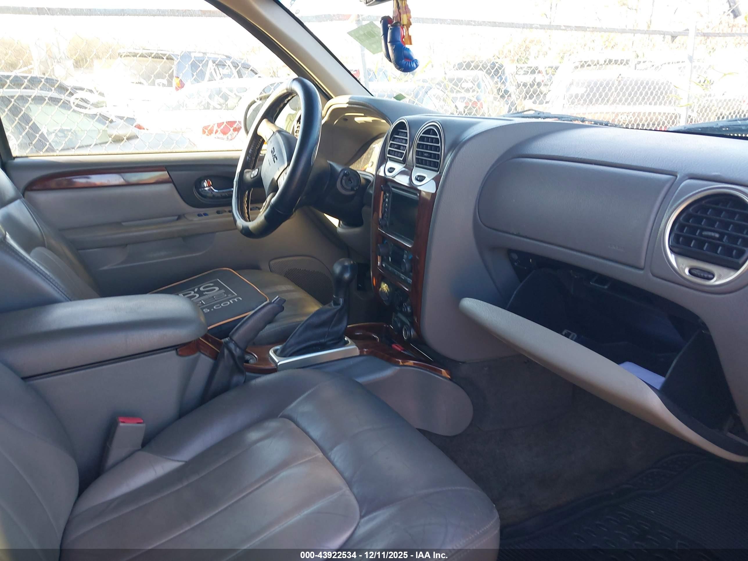 GMC ENVOY image 5