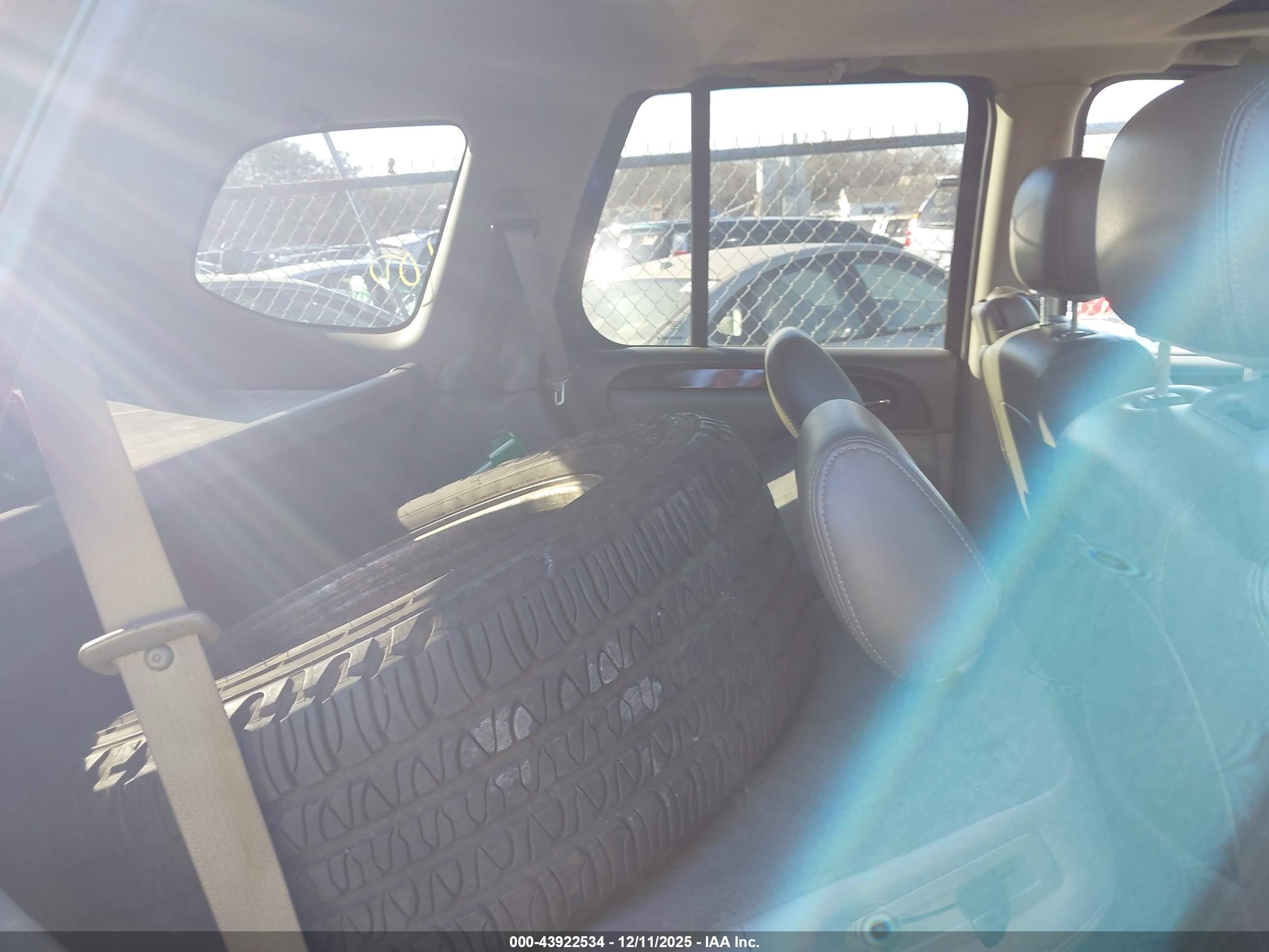 GMC ENVOY image 8