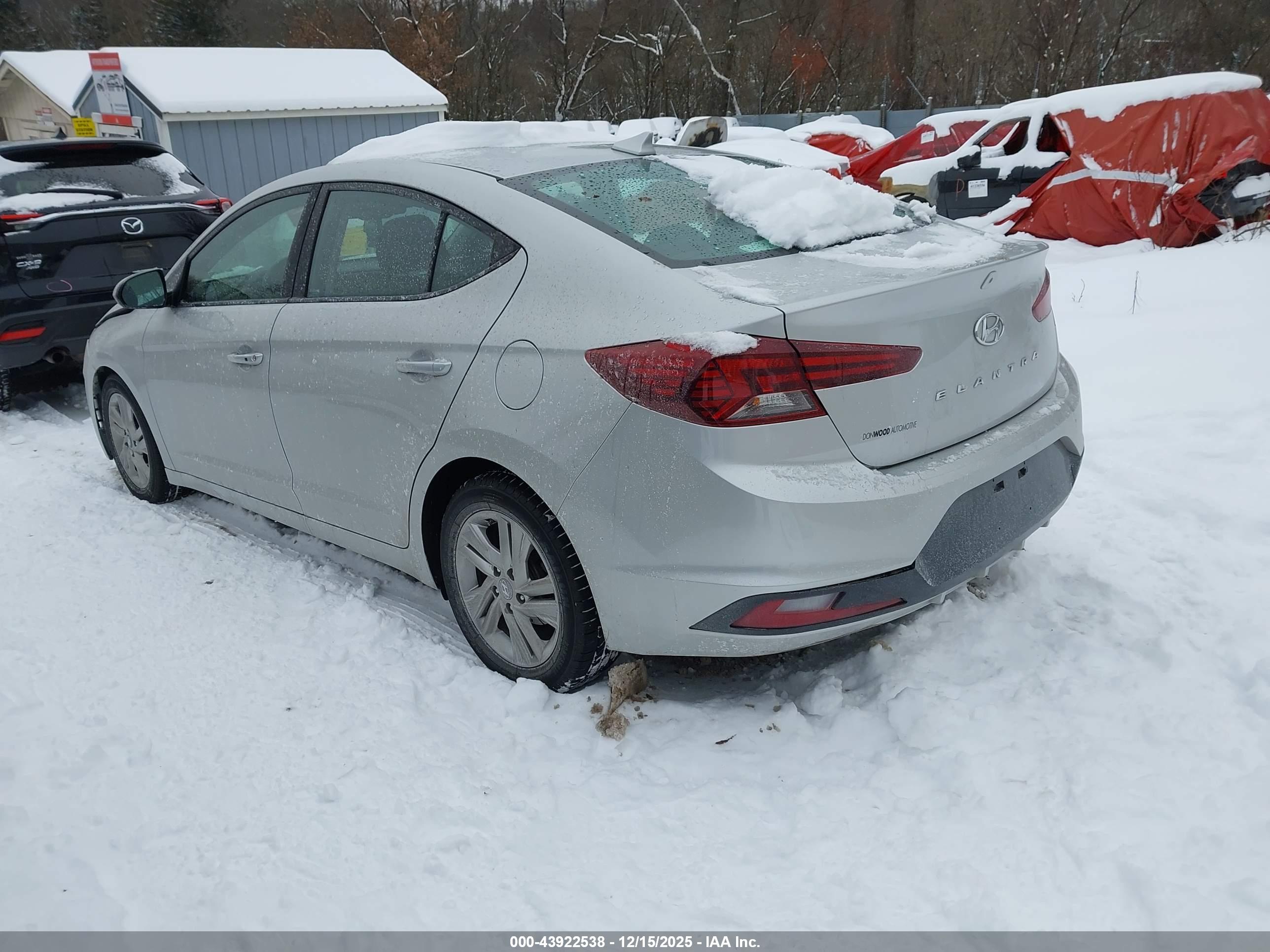 HYUNDAI ELANTRA image 3