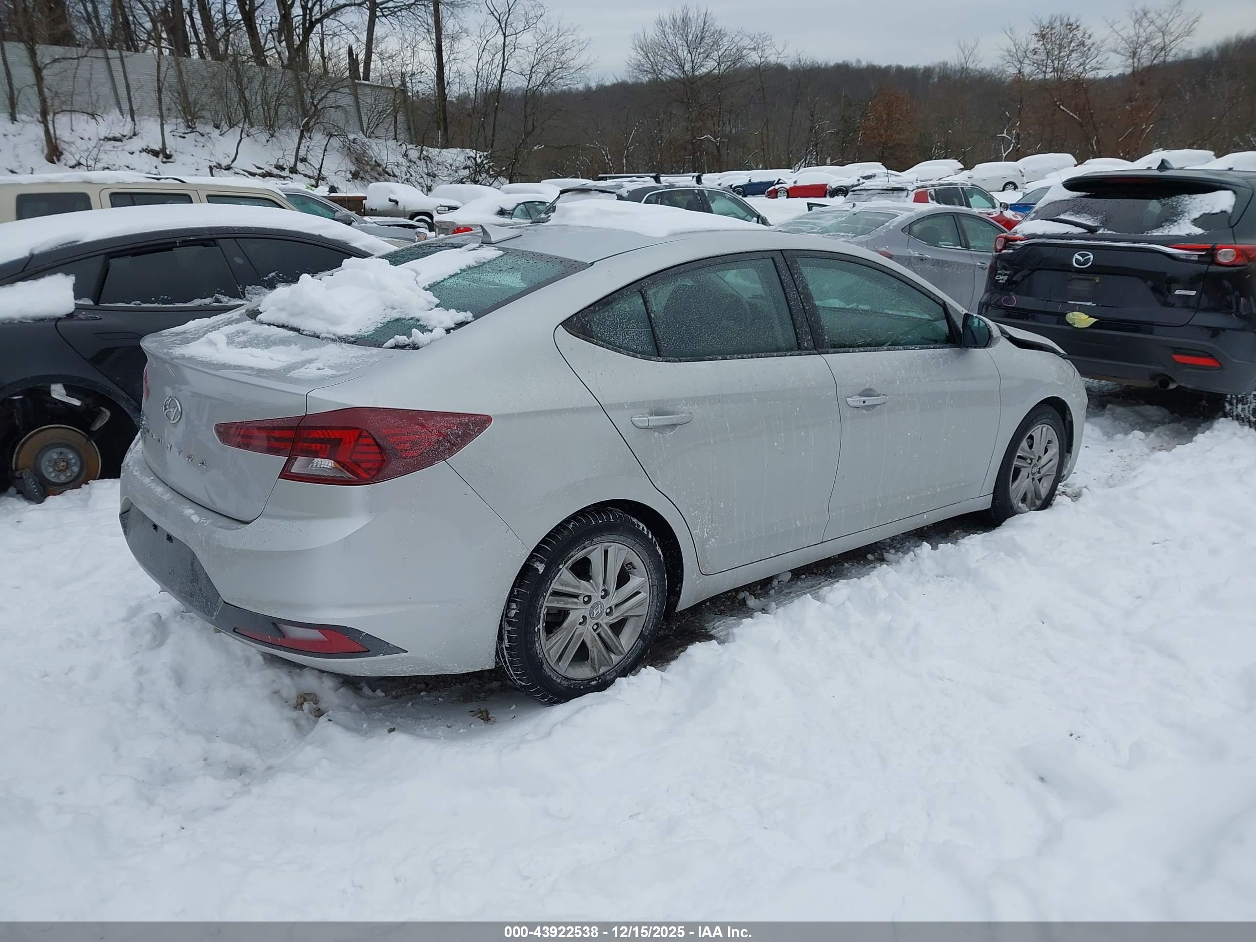 HYUNDAI ELANTRA image 4