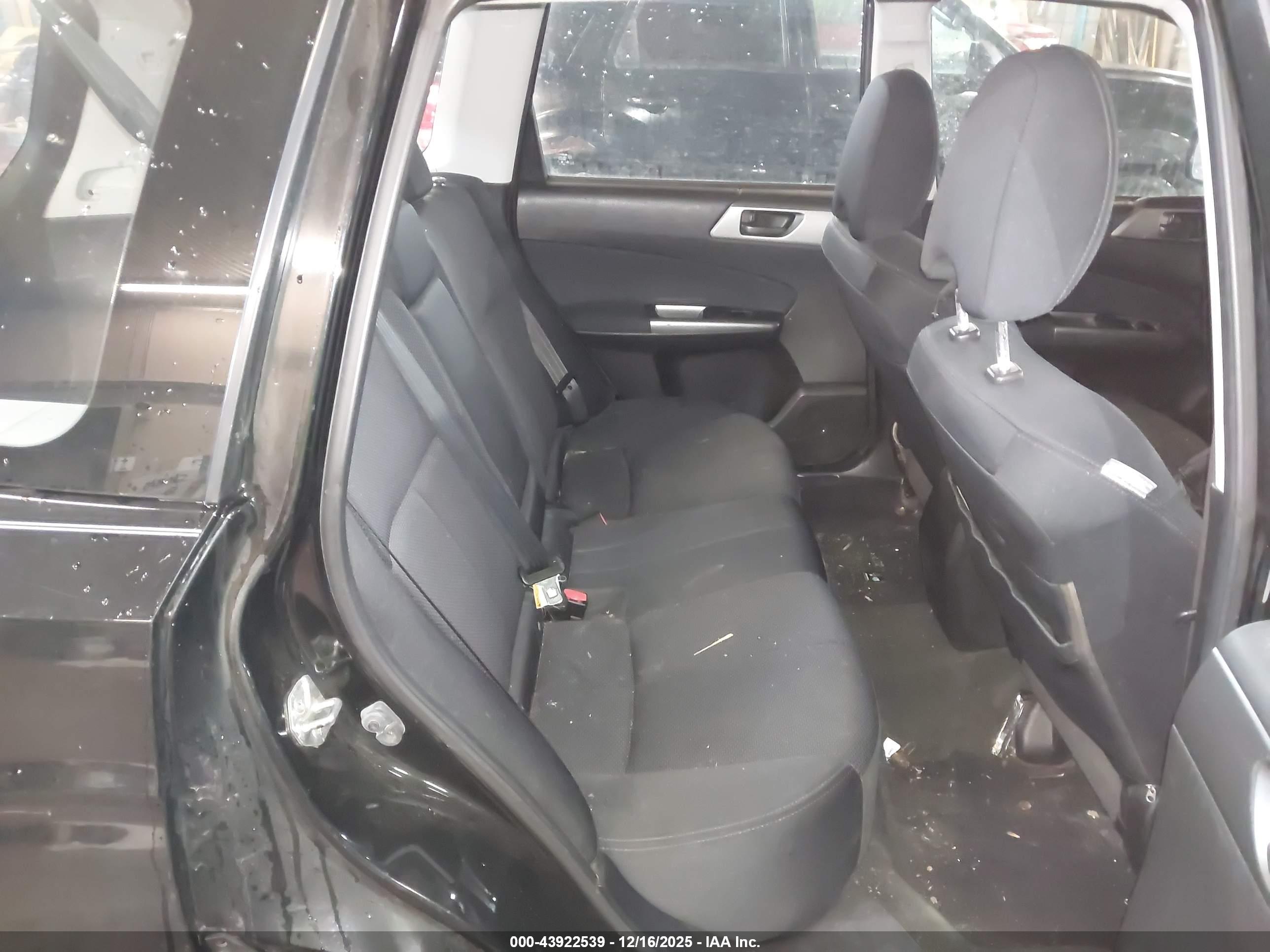 SUBARU FORESTER image 8