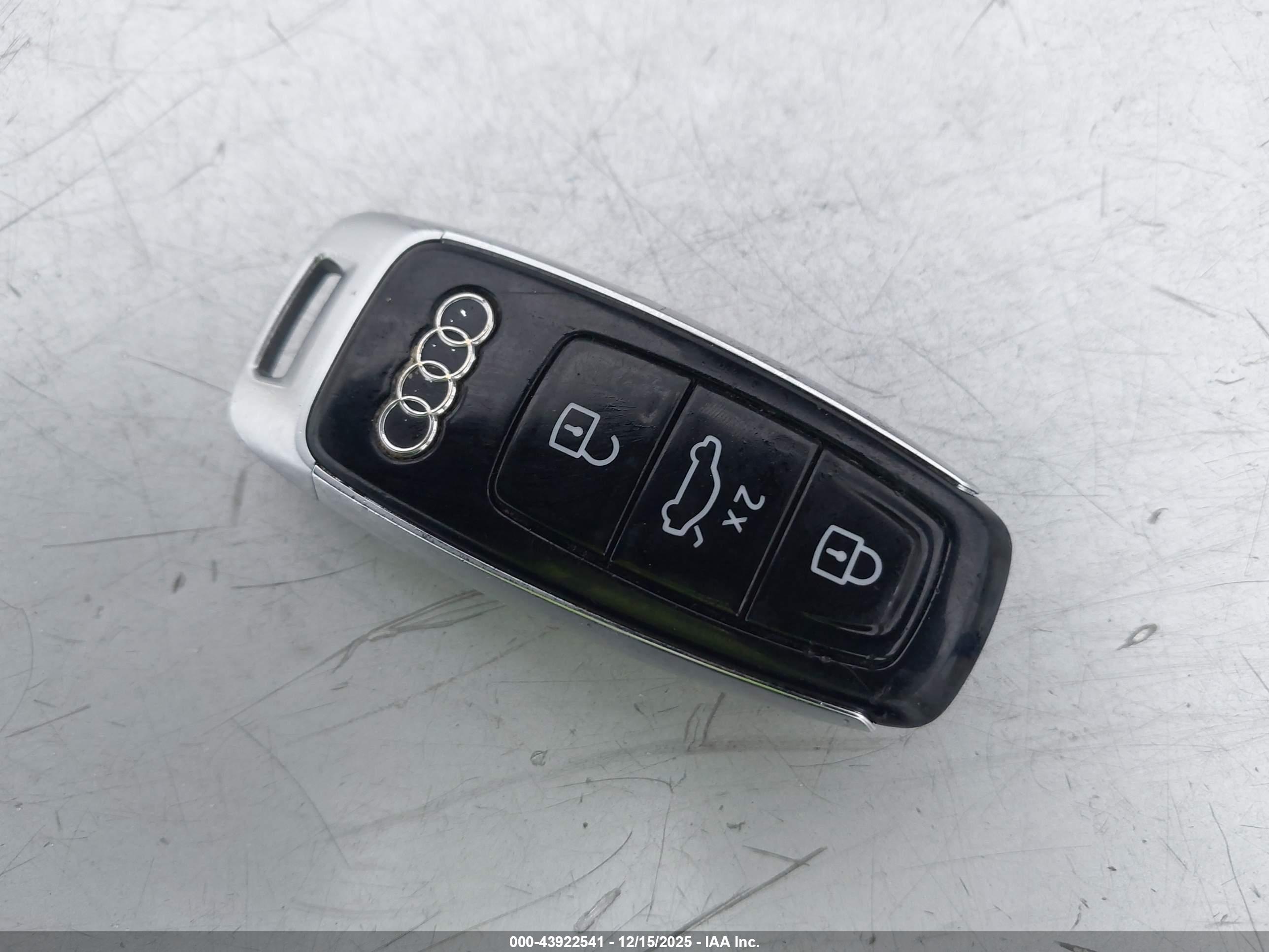 AUDI Q7 image 11