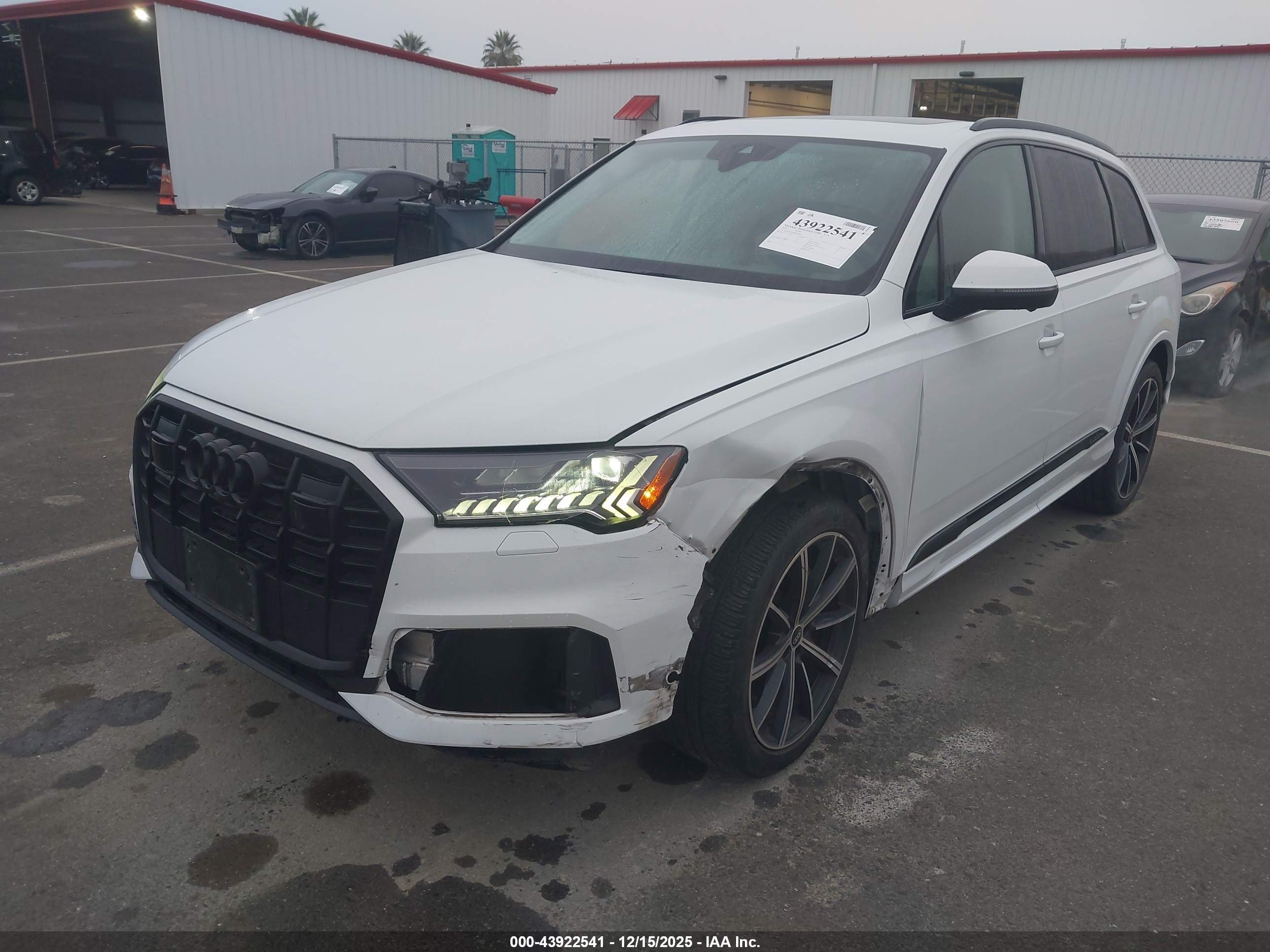 AUDI Q7 image 2