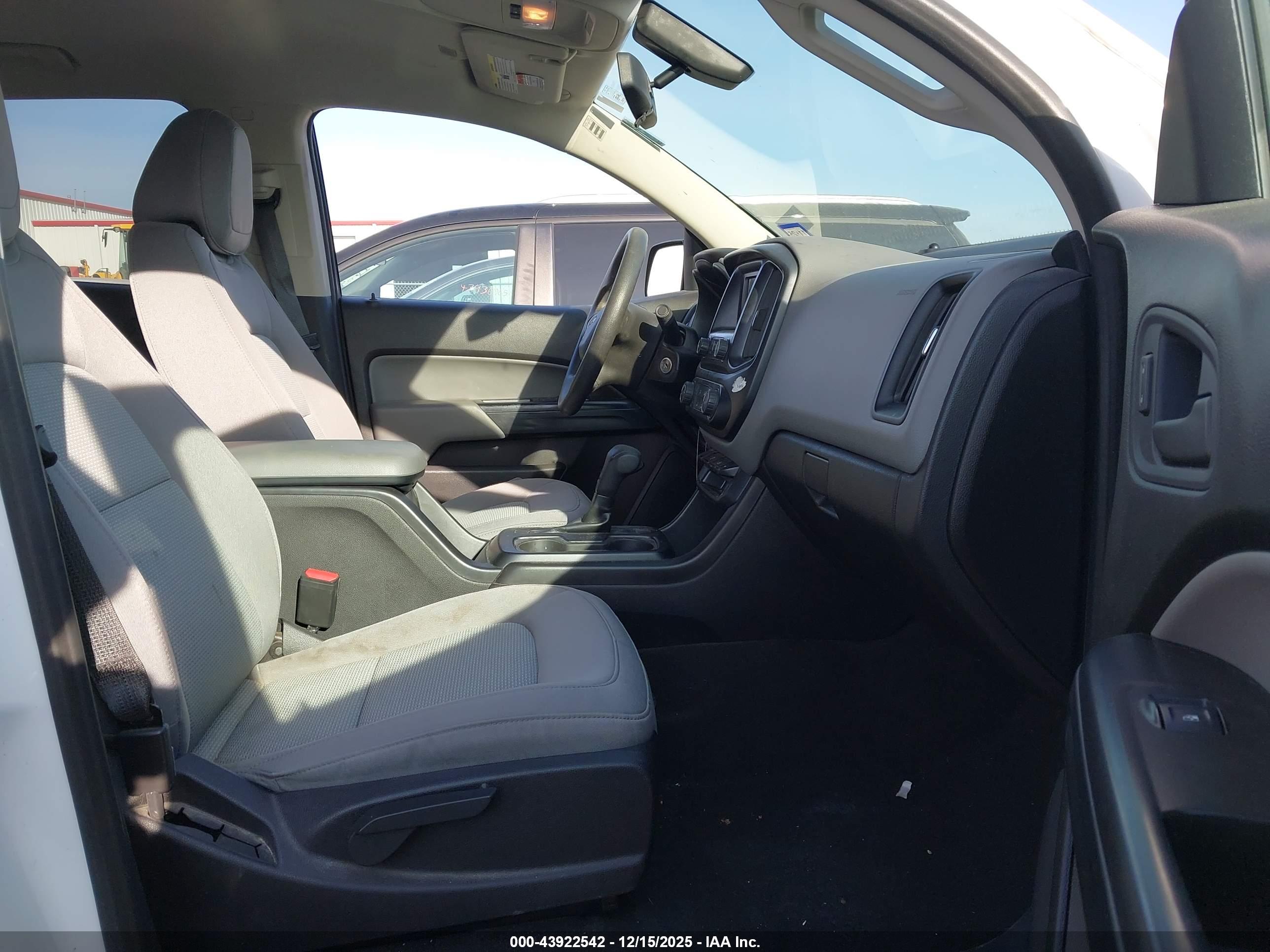 CHEVROLET COLORADO image 5