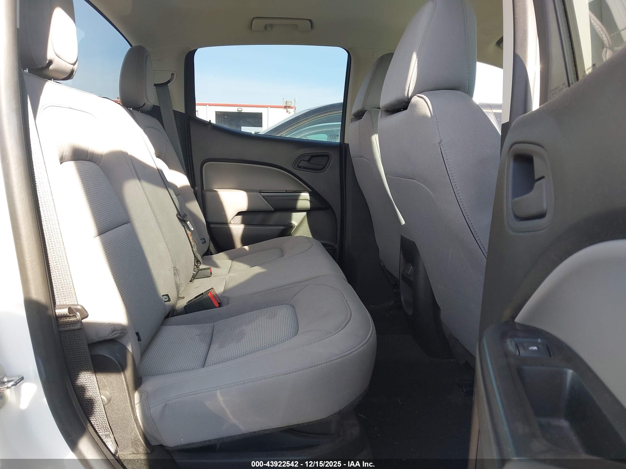 CHEVROLET COLORADO image 8