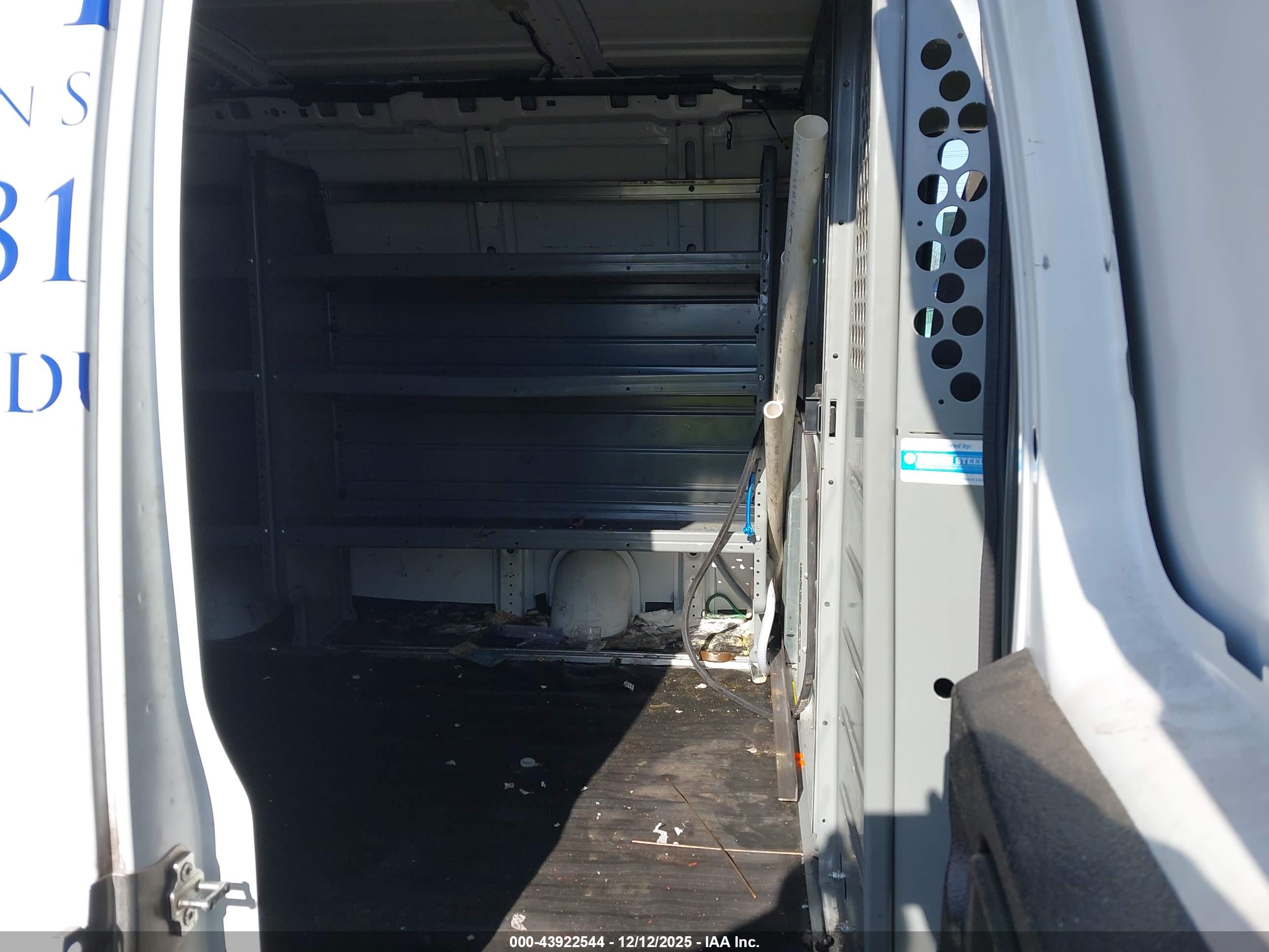 CHEVROLET EXPRESS image 8