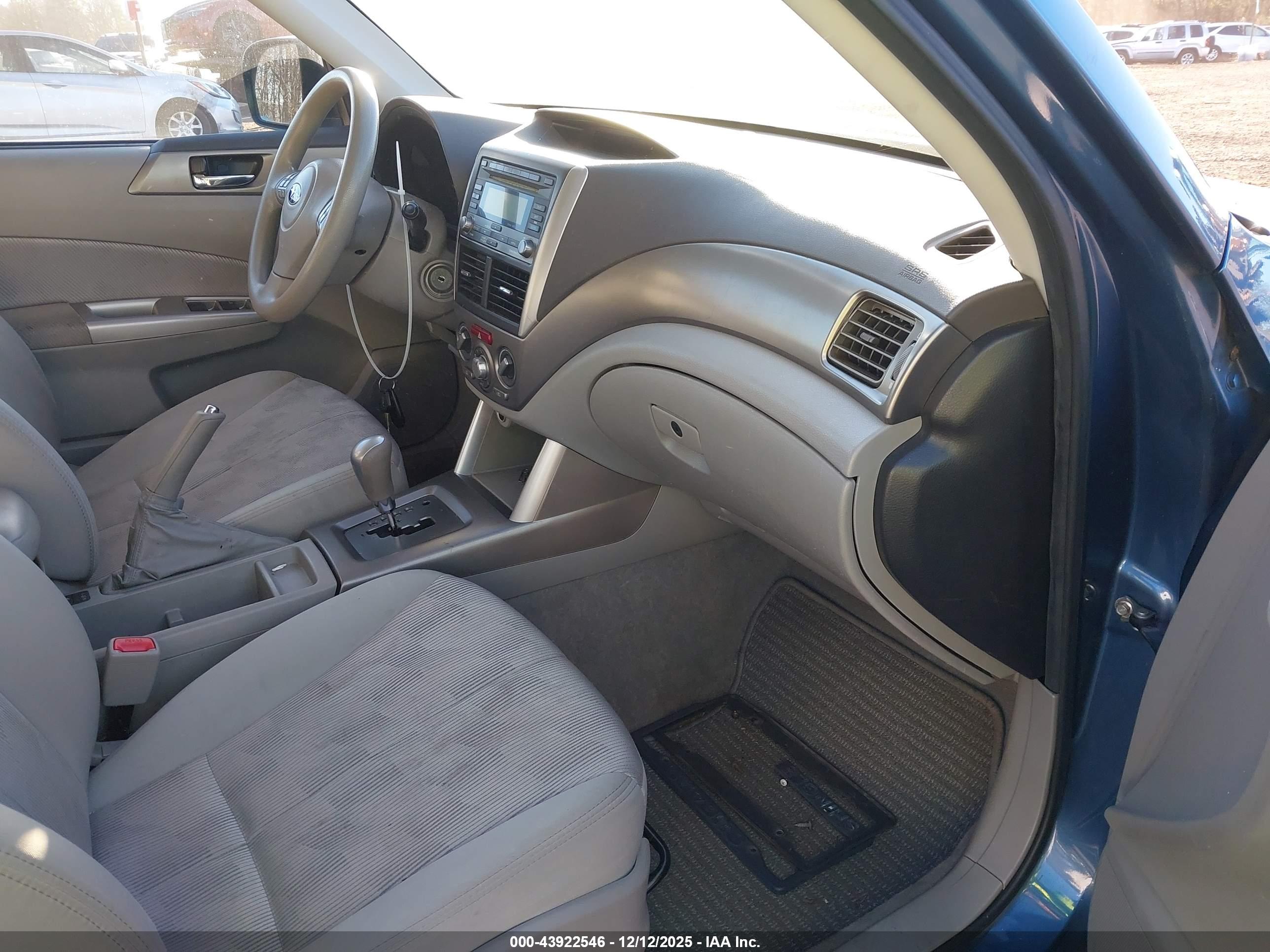 SUBARU FORESTER image 5