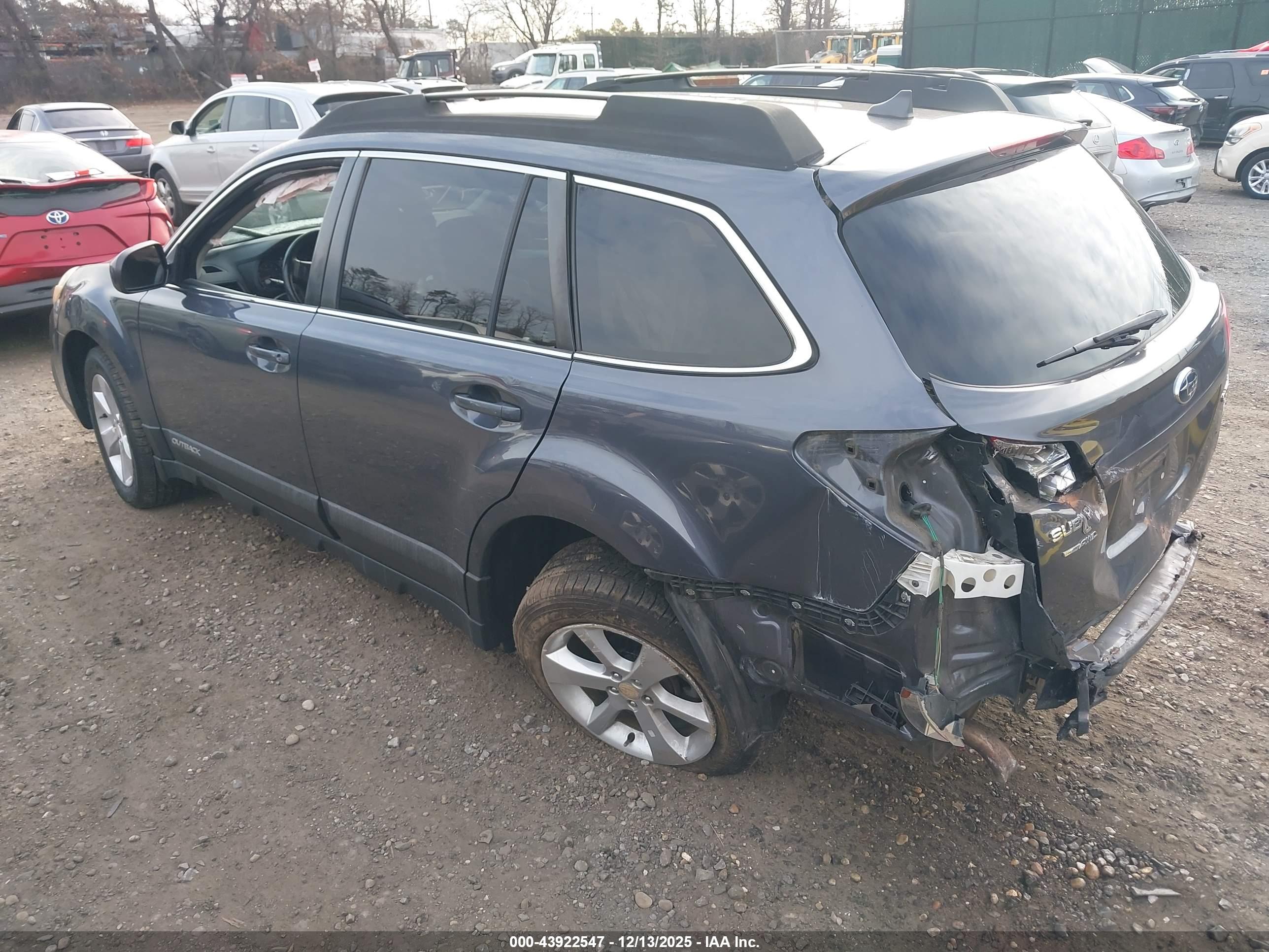 SUBARU OUTBACK image 3
