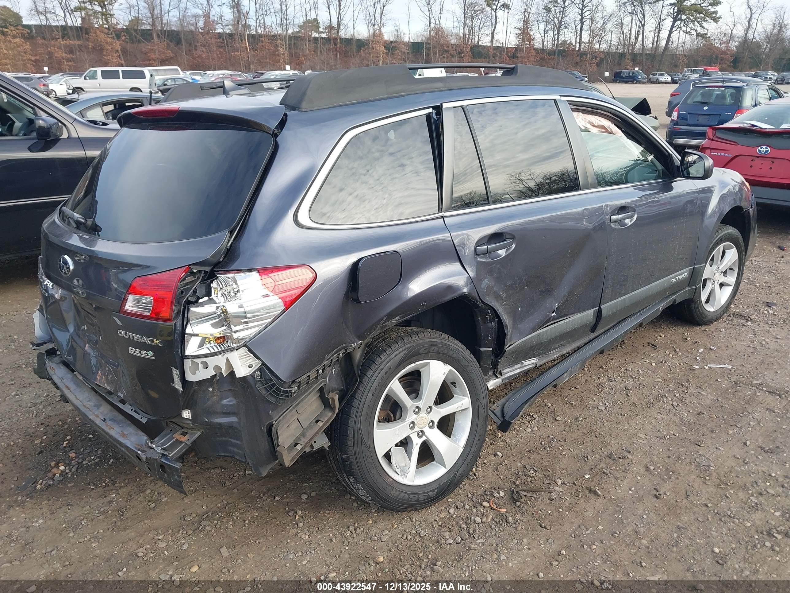 SUBARU OUTBACK image 4