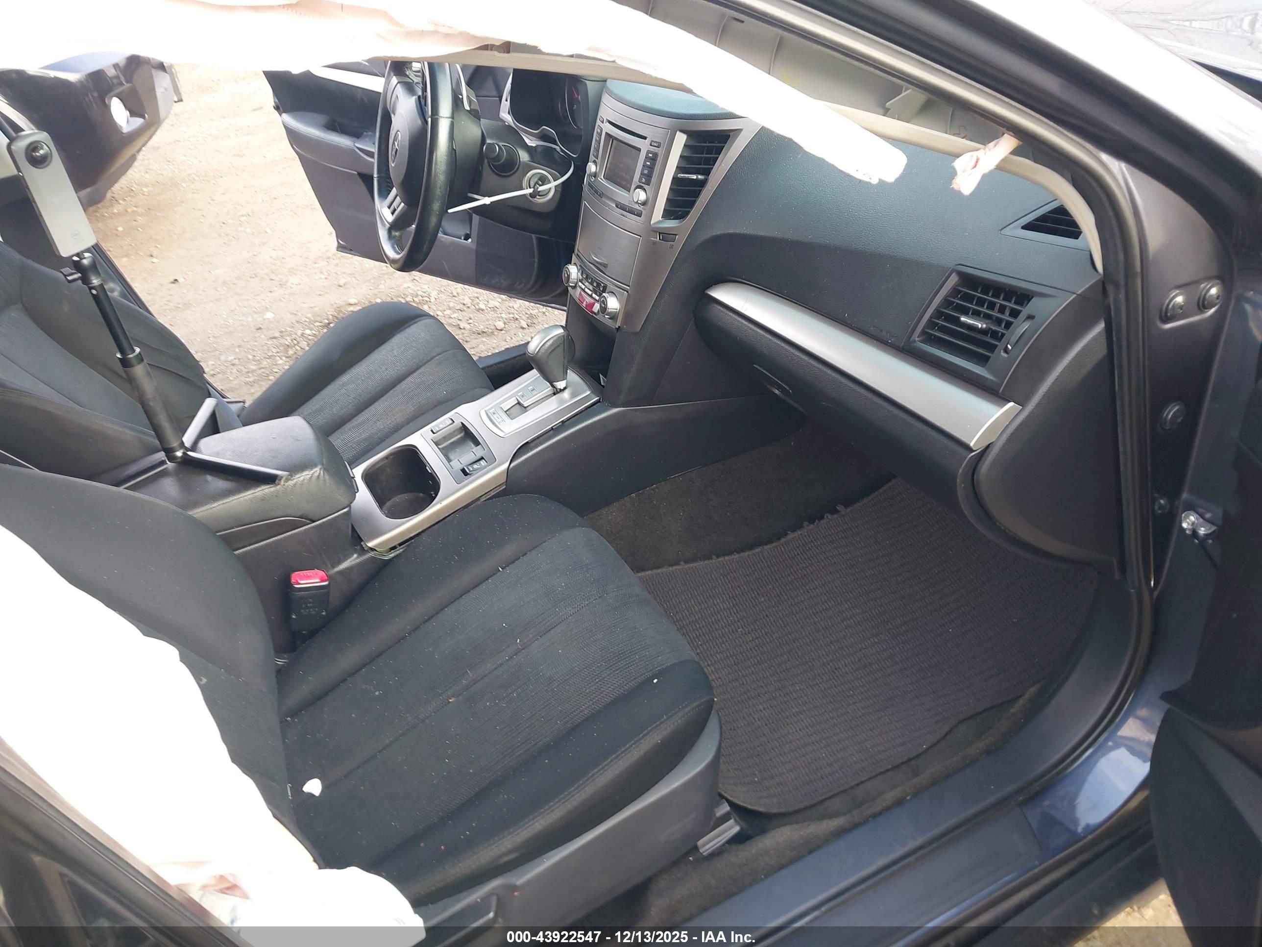 SUBARU OUTBACK image 5