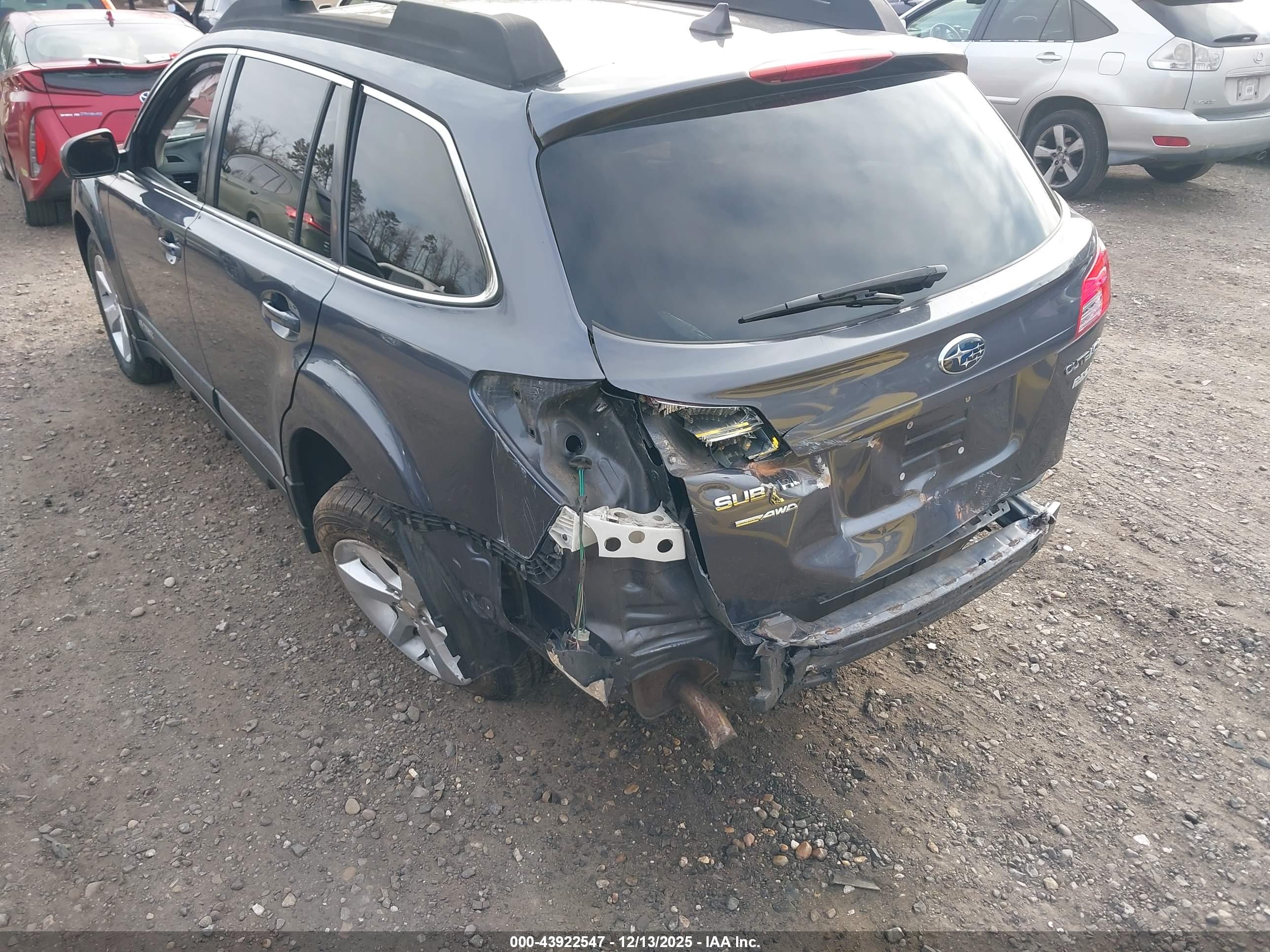 SUBARU OUTBACK image 6