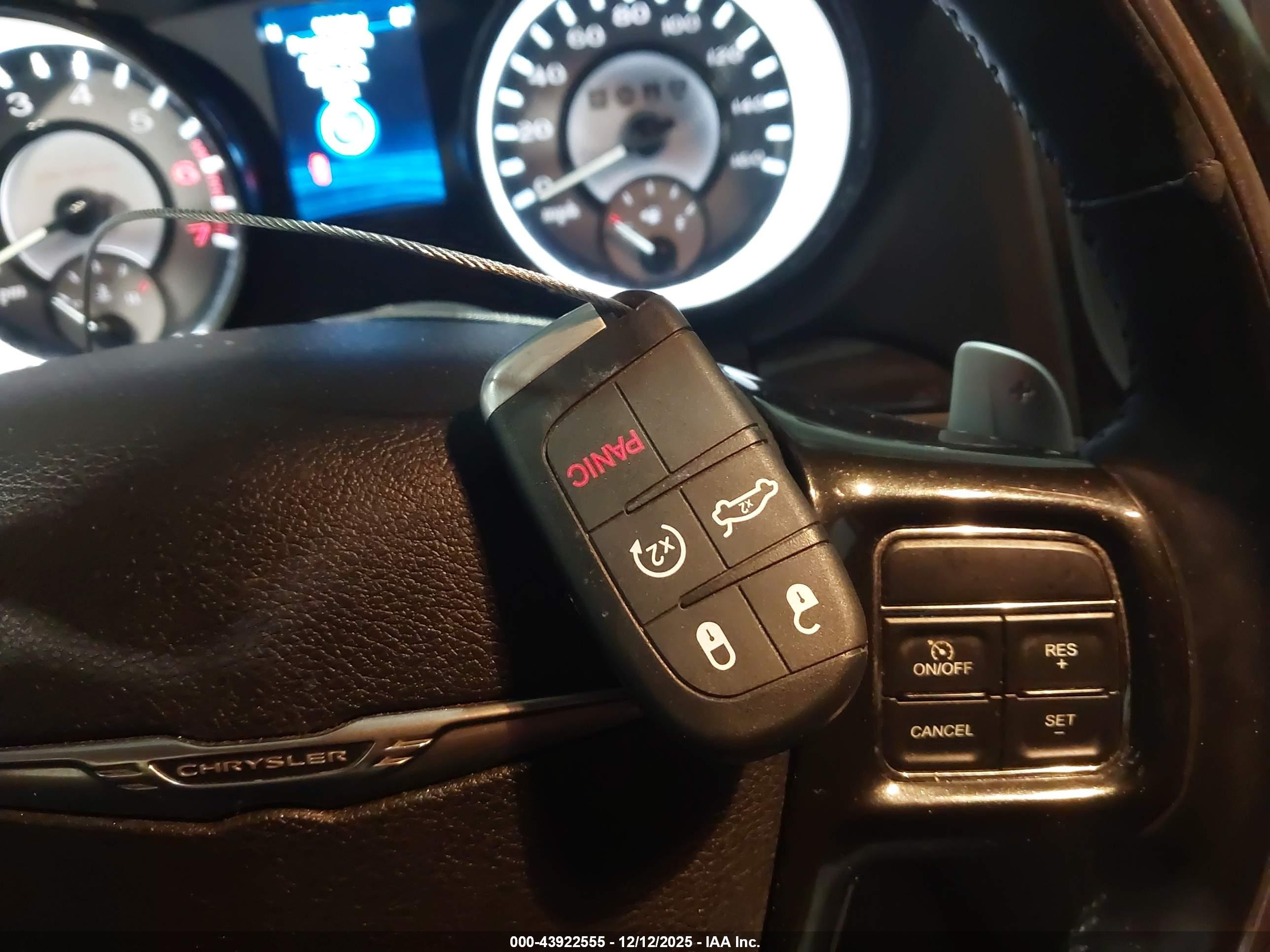 CHRYSLER 300C image 11