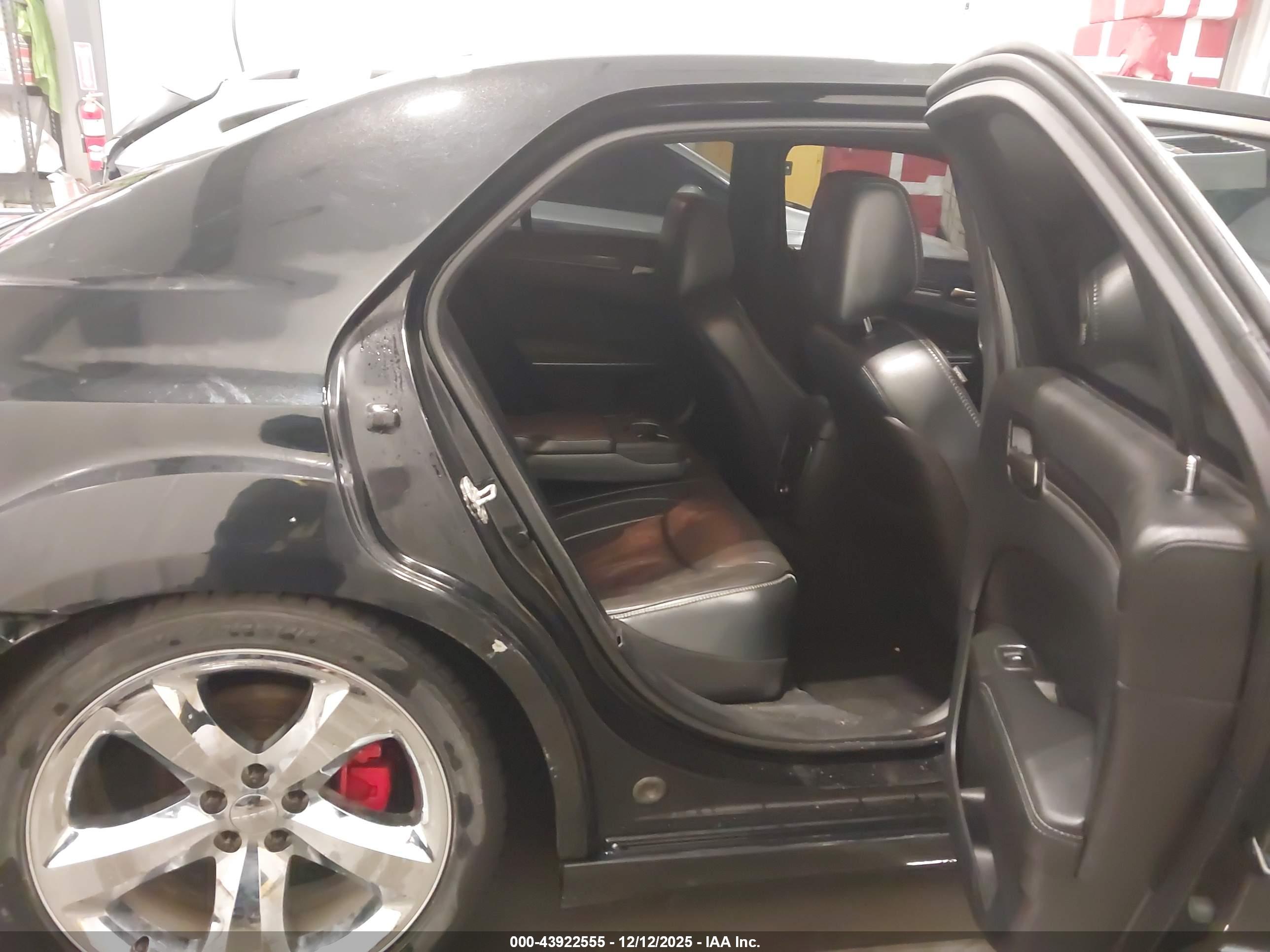 CHRYSLER 300C image 8