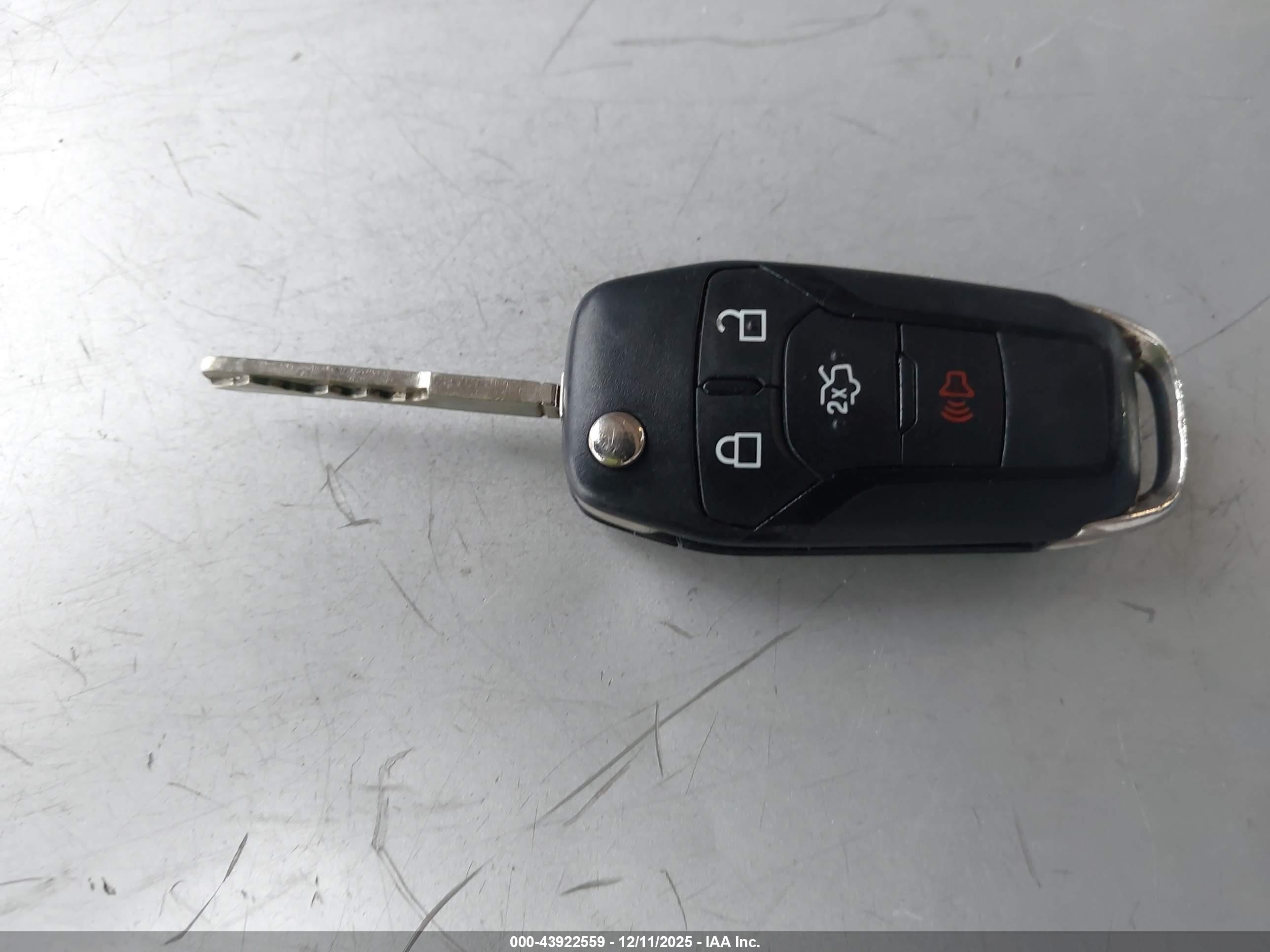 FORD FUSION image 11