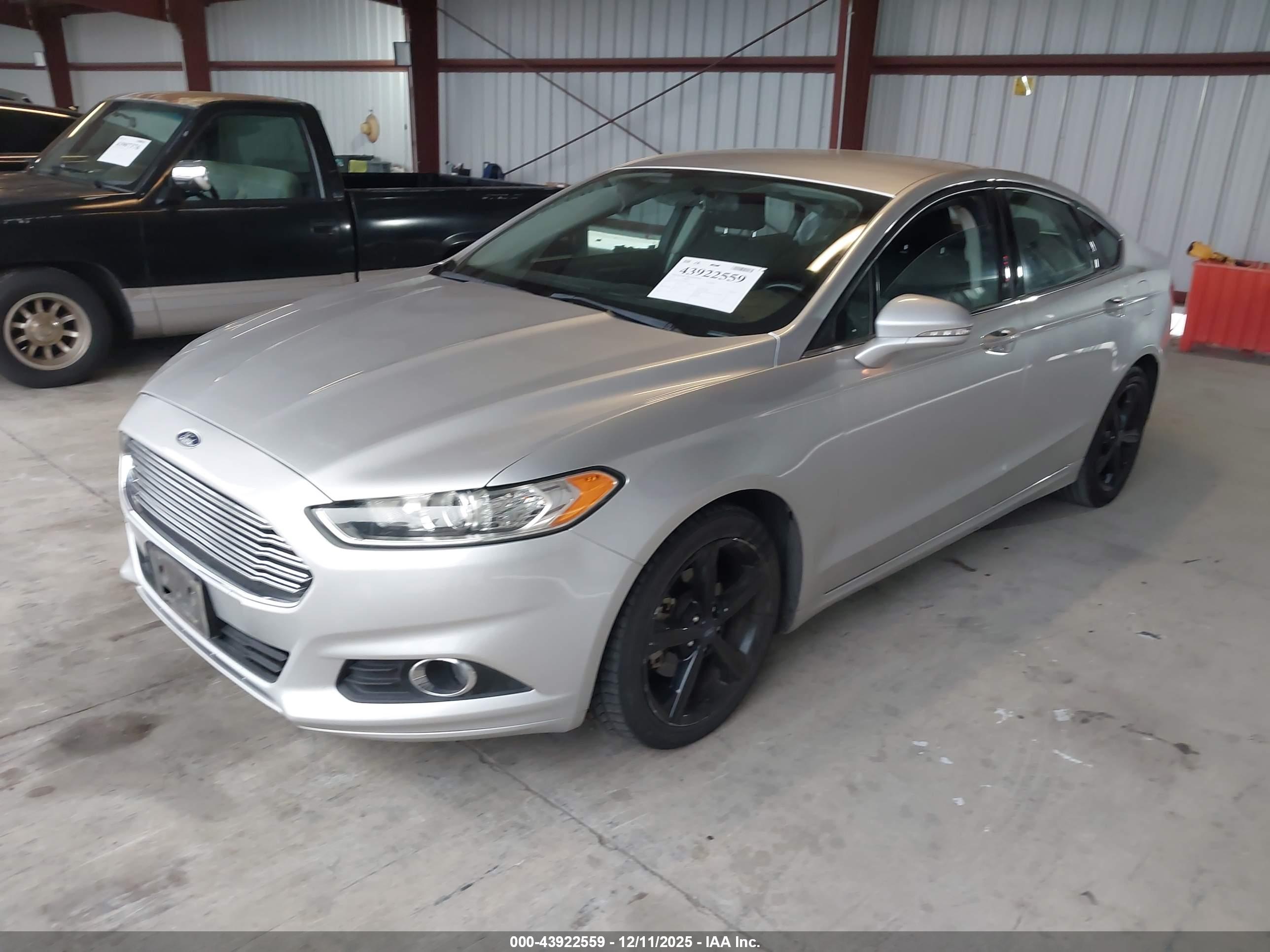 FORD FUSION image 2