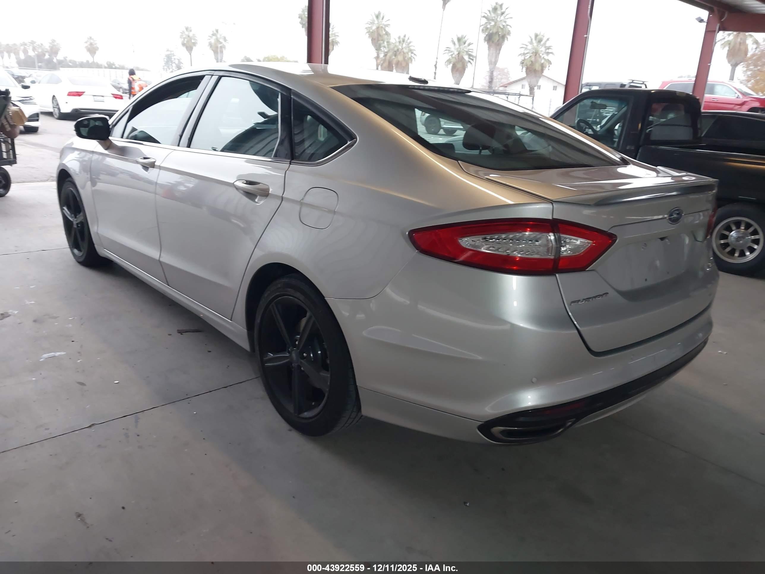 FORD FUSION image 3