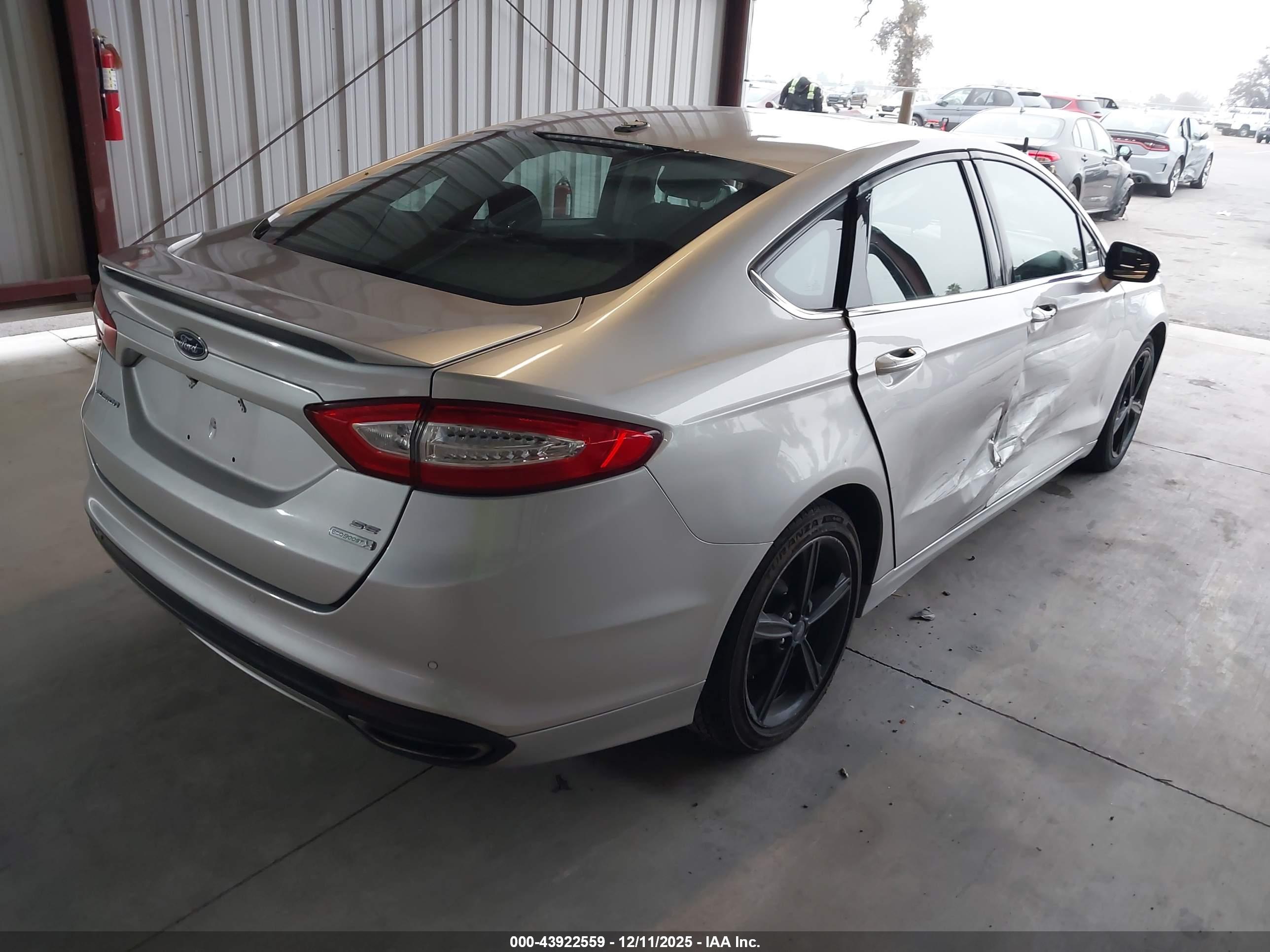 FORD FUSION image 4